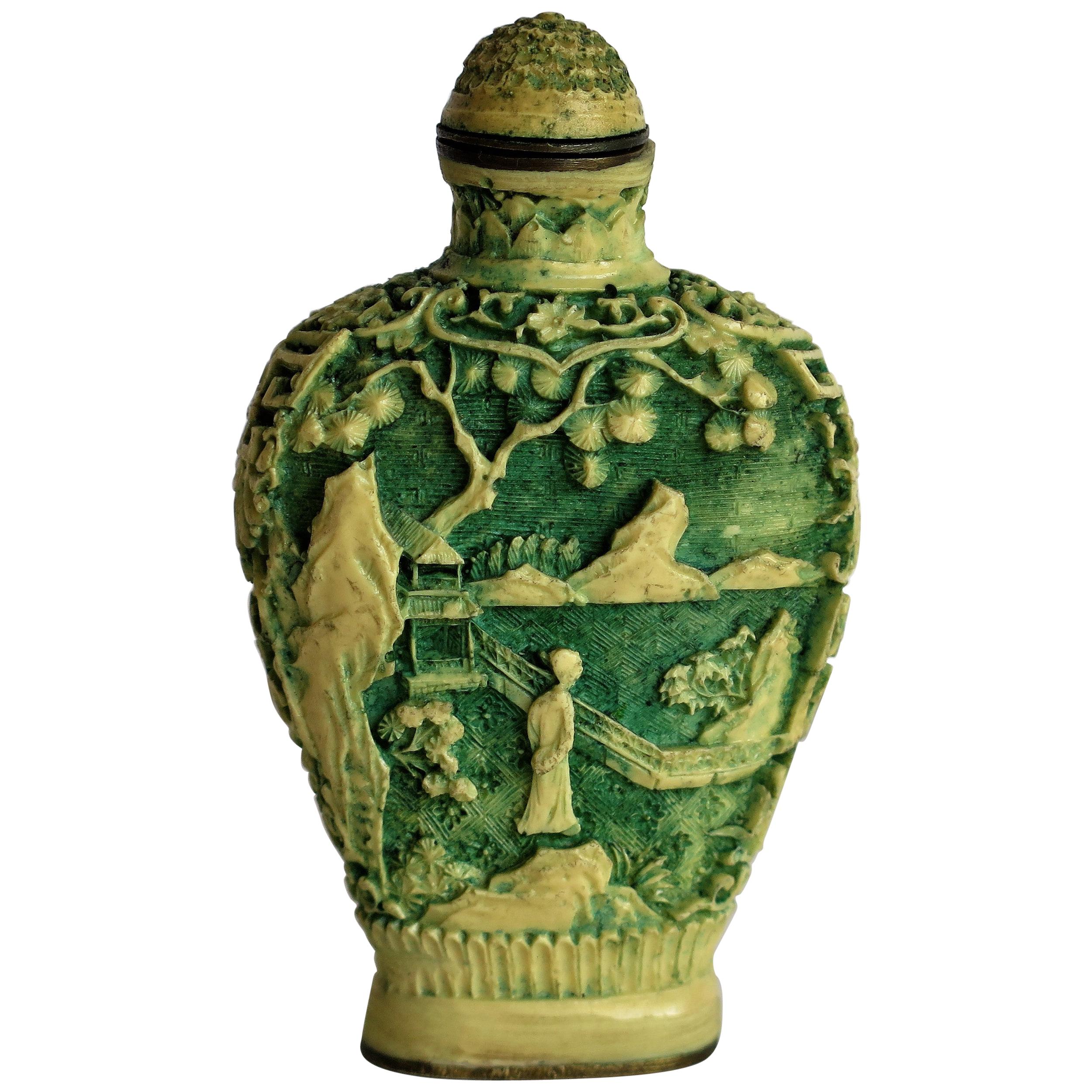 Chinese Snuff Bottle Deeply Carved with 4-Character Mark to Base, circa 1930