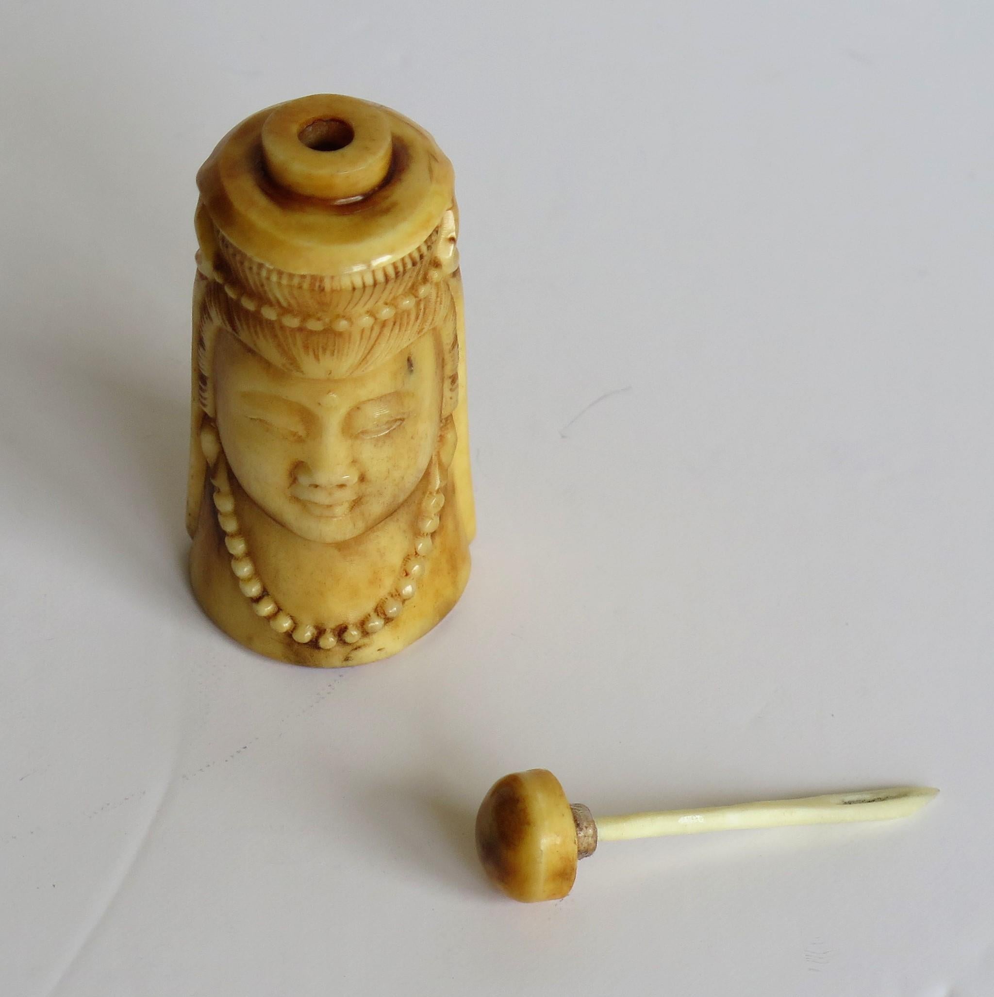 Chinese Snuff Bottle Guanyin Buddhist Deity Hand Carved Bovine Bone, circa 1930s 5