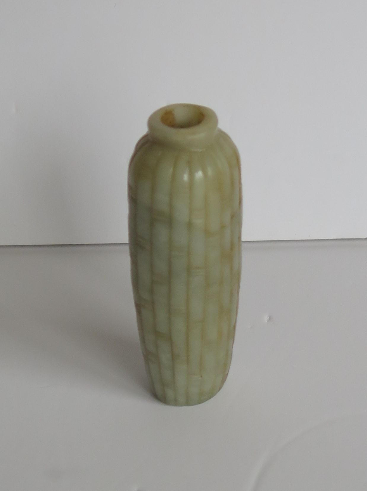 Chinese Snuff Bottle Hand Carved Natural Serpentine Stone Spoon Top, circa 1920 7