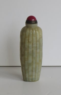 Chinese Snuff Bottle Hand Carved Natural Serpentine Stone Spoon Top, circa 1920
