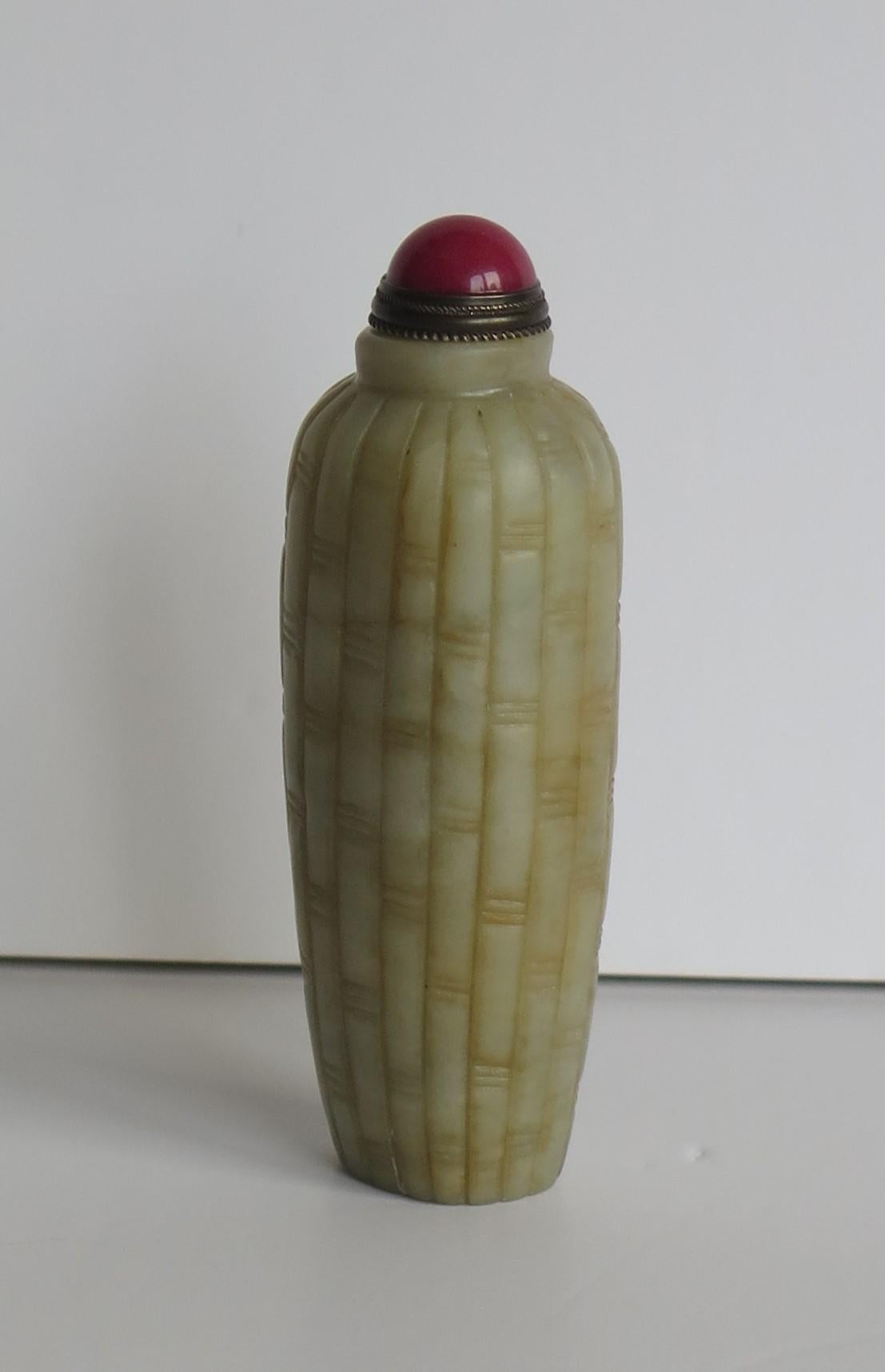 20th Century Chinese Snuff Bottle Hand Carved Natural Serpentine Stone Spoon Top, circa 1920