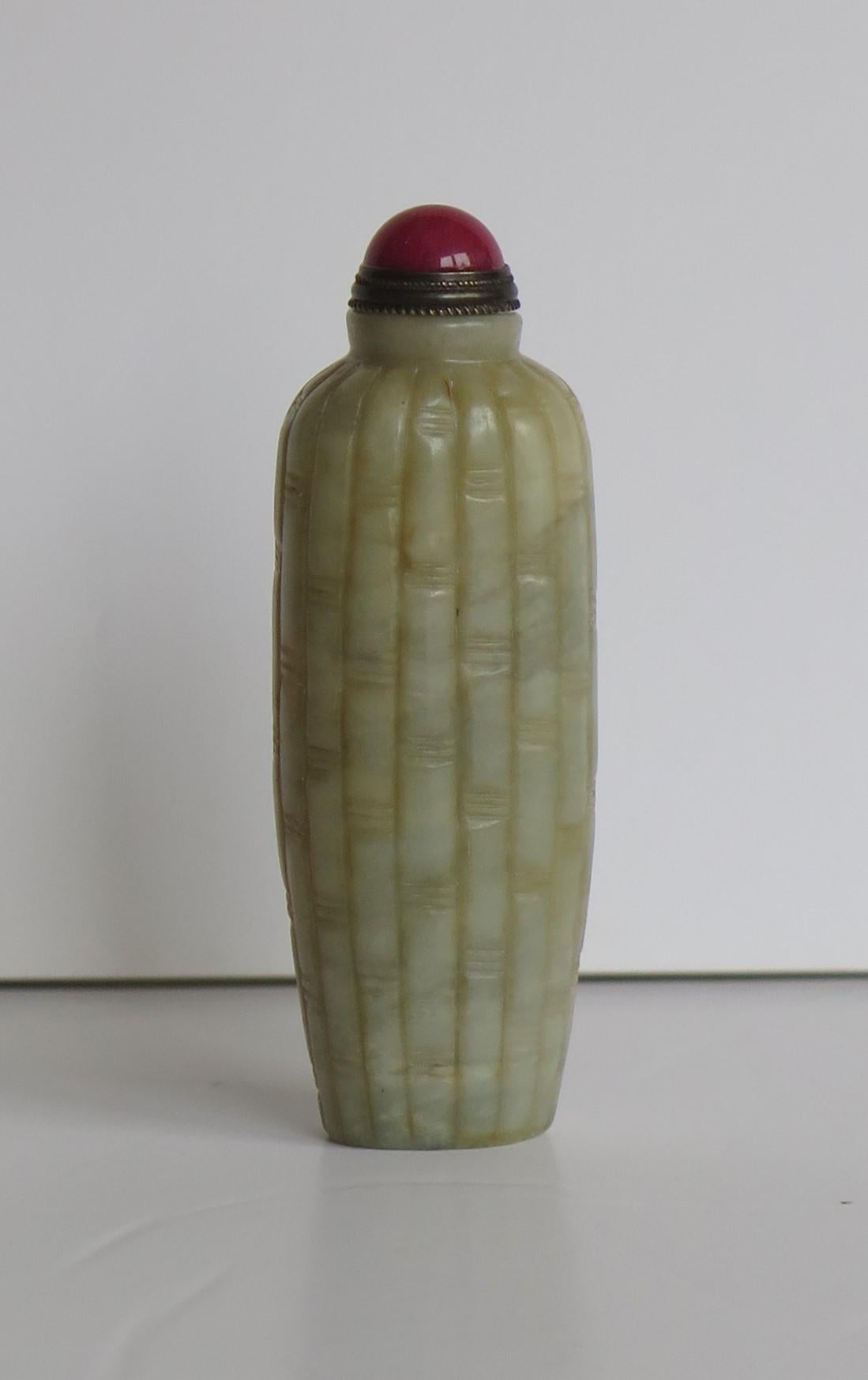 Chinese Snuff Bottle Hand Carved Natural Serpentine Stone Spoon Top, circa 1920 1