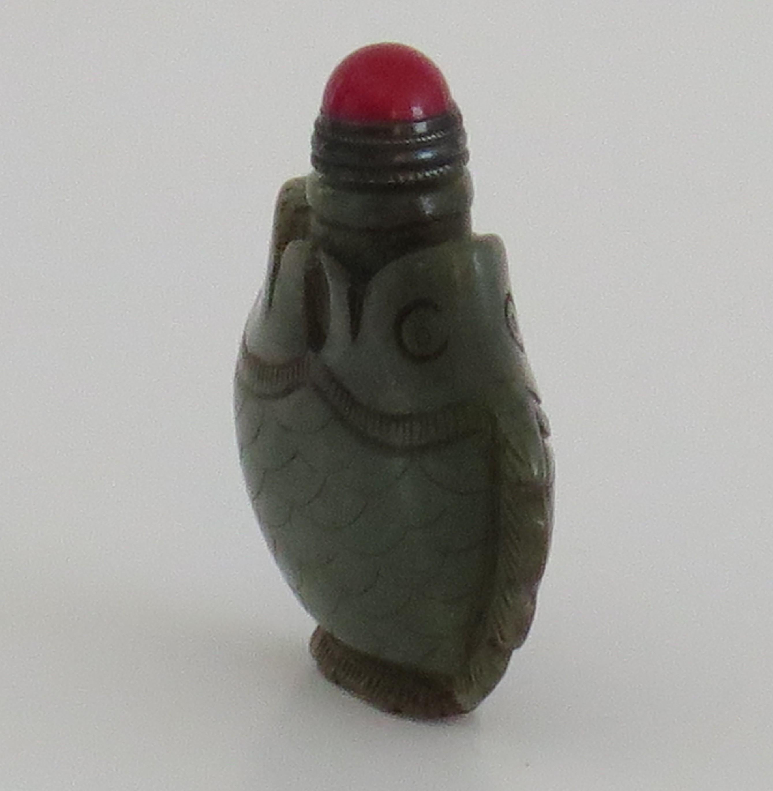 Chinese Snuff Bottle Hand Carved Natural Serpentine Stone Spoon Top, circa 1920s For Sale 3