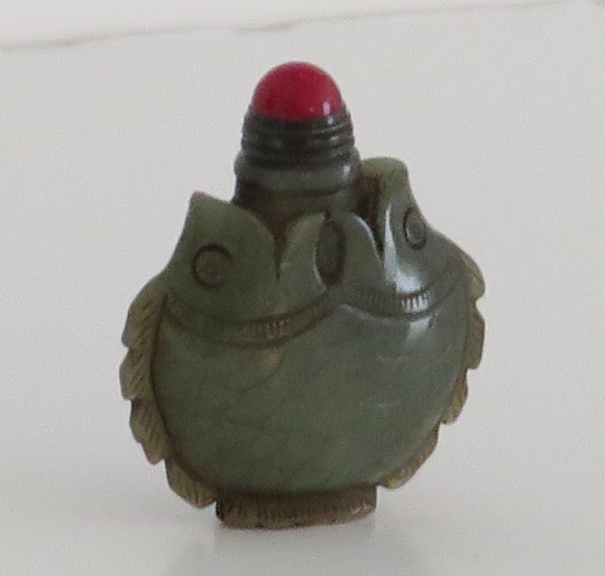 Chinesische Schnupftabakflasche, handgeschnitzt mit natürlicher Serpentinenstein-Löffelplatte, um 1890 im Angebot 1