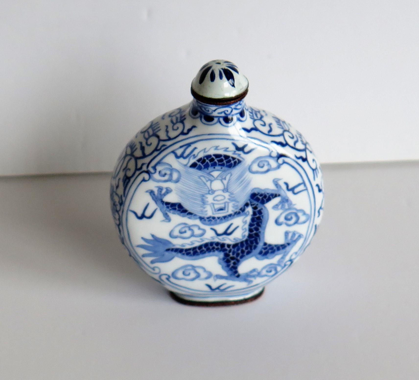 Chinese Snuff Bottle Hand Enamelled Blue and White Dragon on Copper, circa 1940s In Good Condition In Lincoln, Lincolnshire