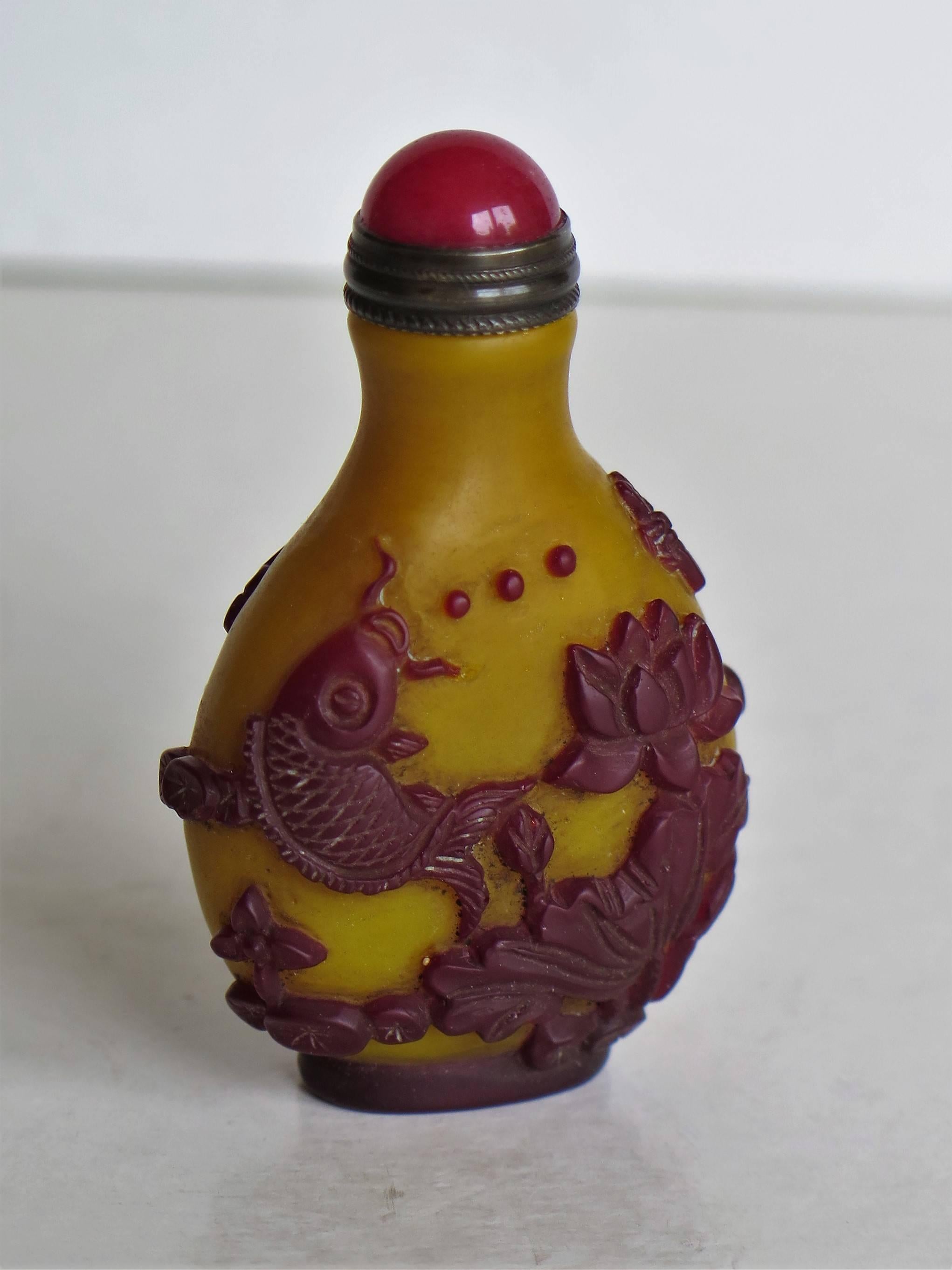 Chinese Snuff Bottle in Cameo or Overlay Glass, Circa 1920 5