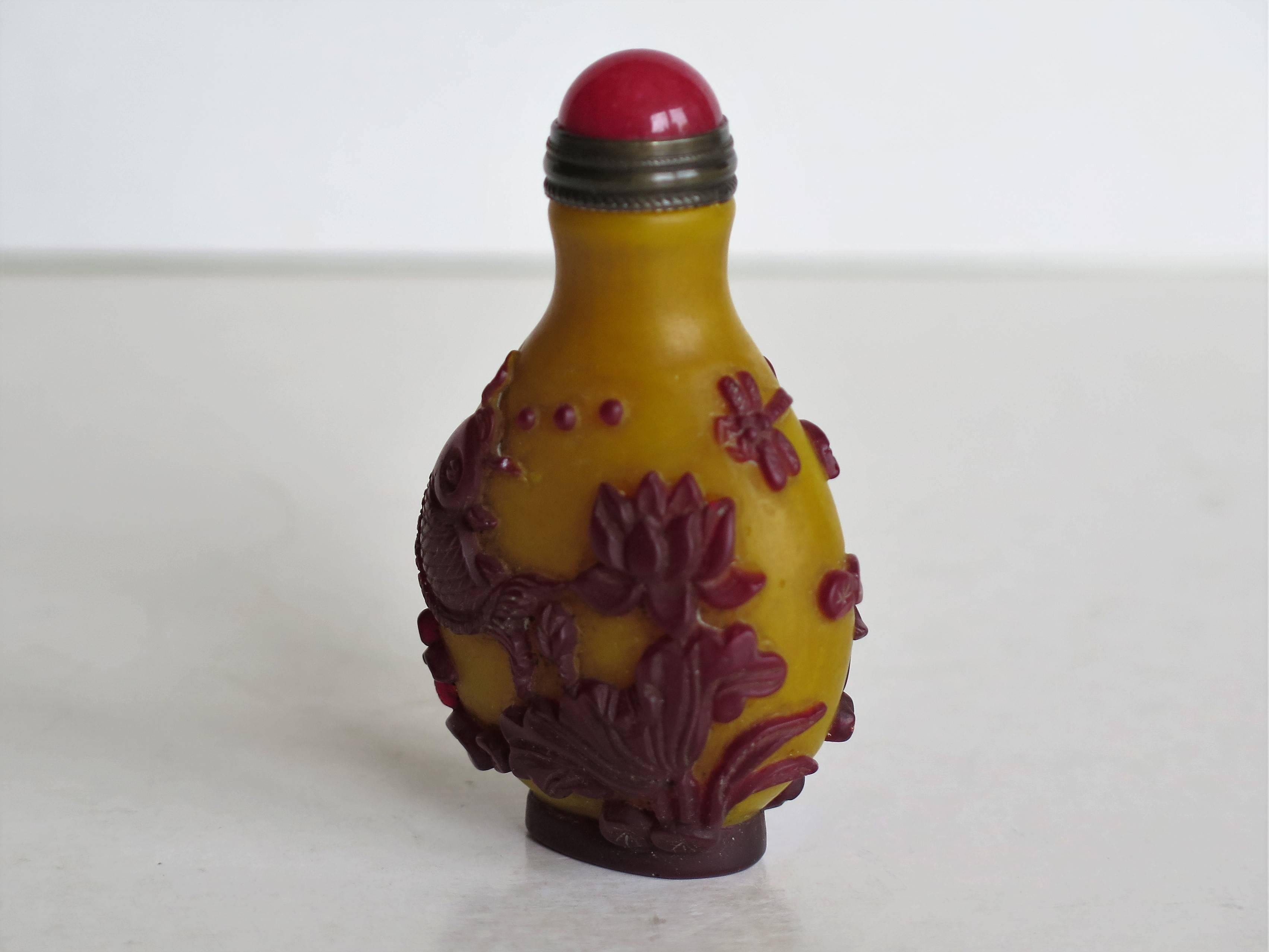 Chinese Snuff Bottle in Cameo or Overlay Glass, Circa 1920 6