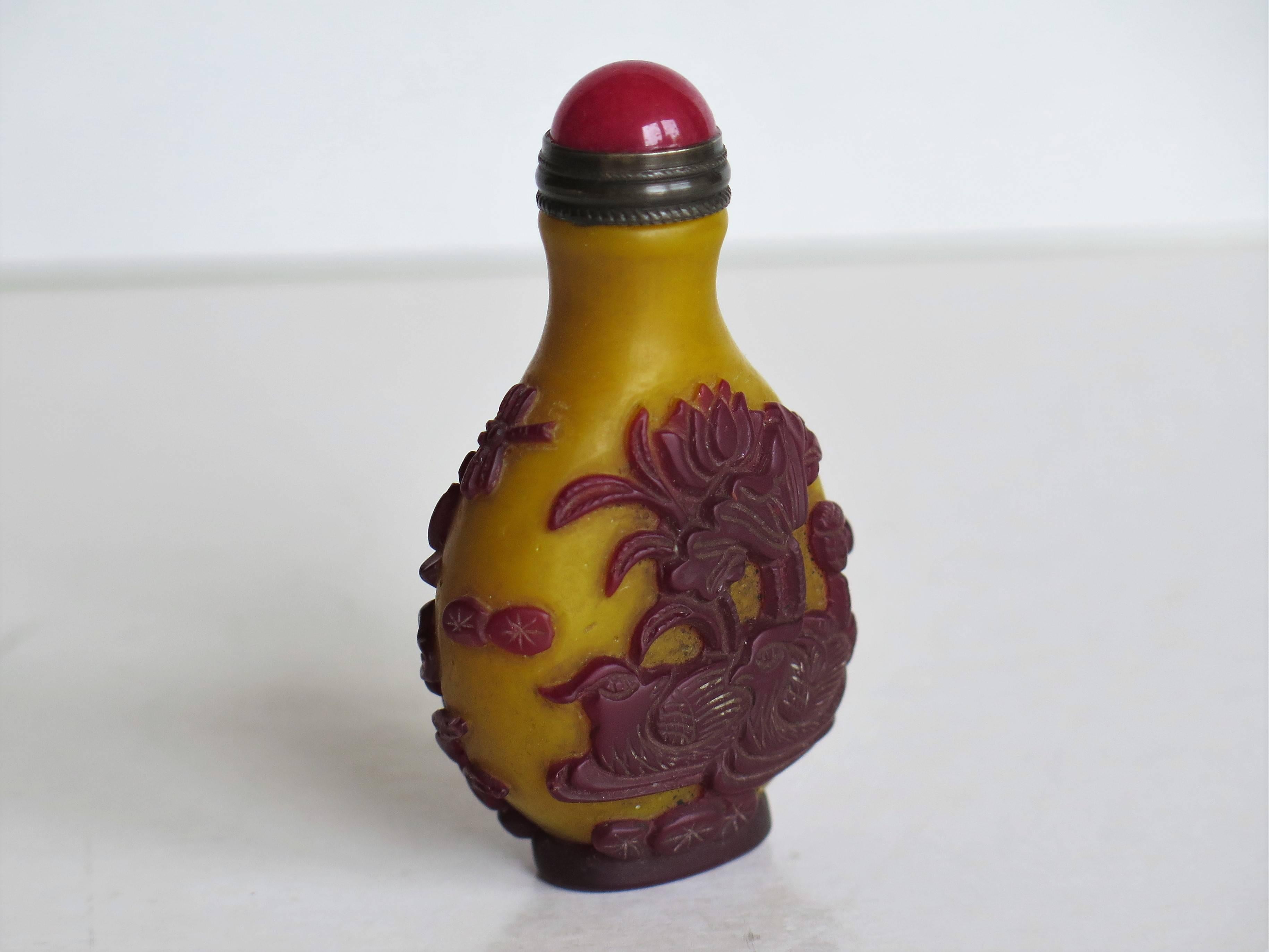 Chinese Snuff Bottle in Cameo or Overlay Glass, Circa 1920 7