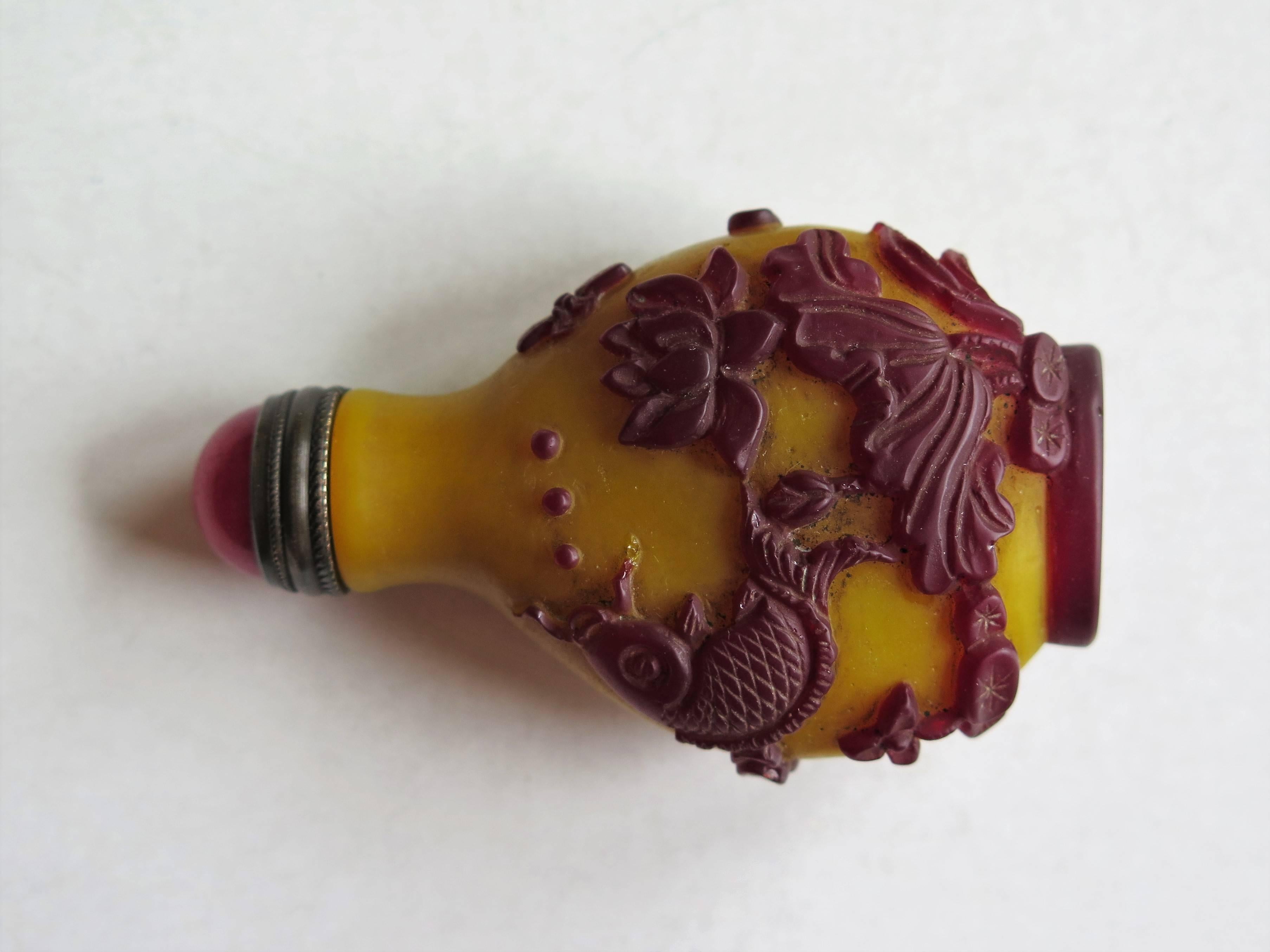 Chinese Snuff Bottle in Cameo or Overlay Glass, Circa 1920 9