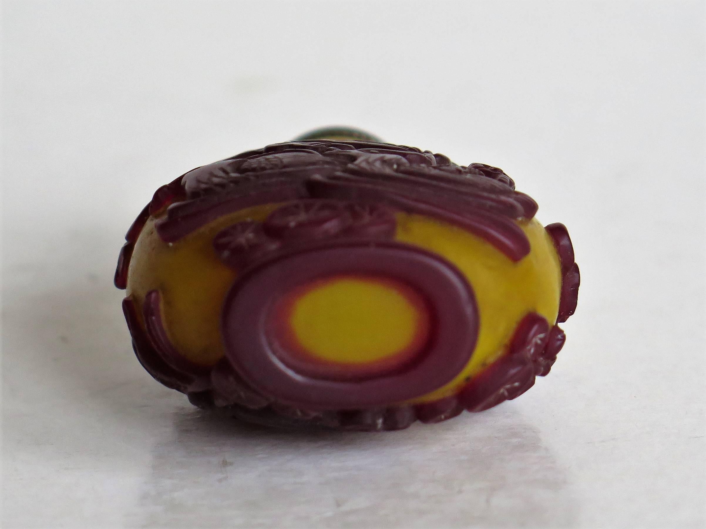 Chinese Snuff Bottle in Cameo or Overlay Glass, Circa 1920 11