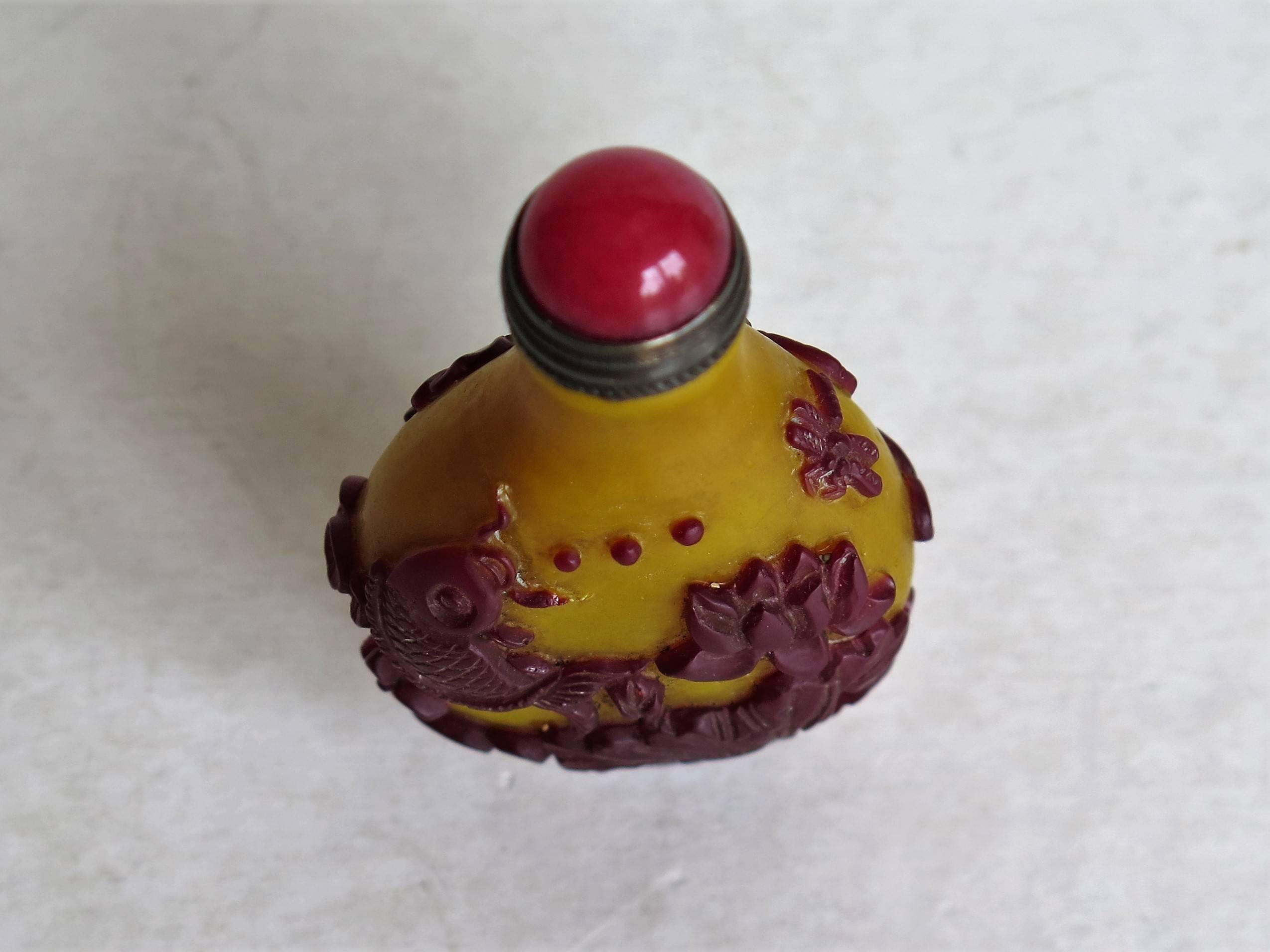 Chinoiserie Chinese Snuff Bottle in Cameo or Overlay Glass, Circa 1920