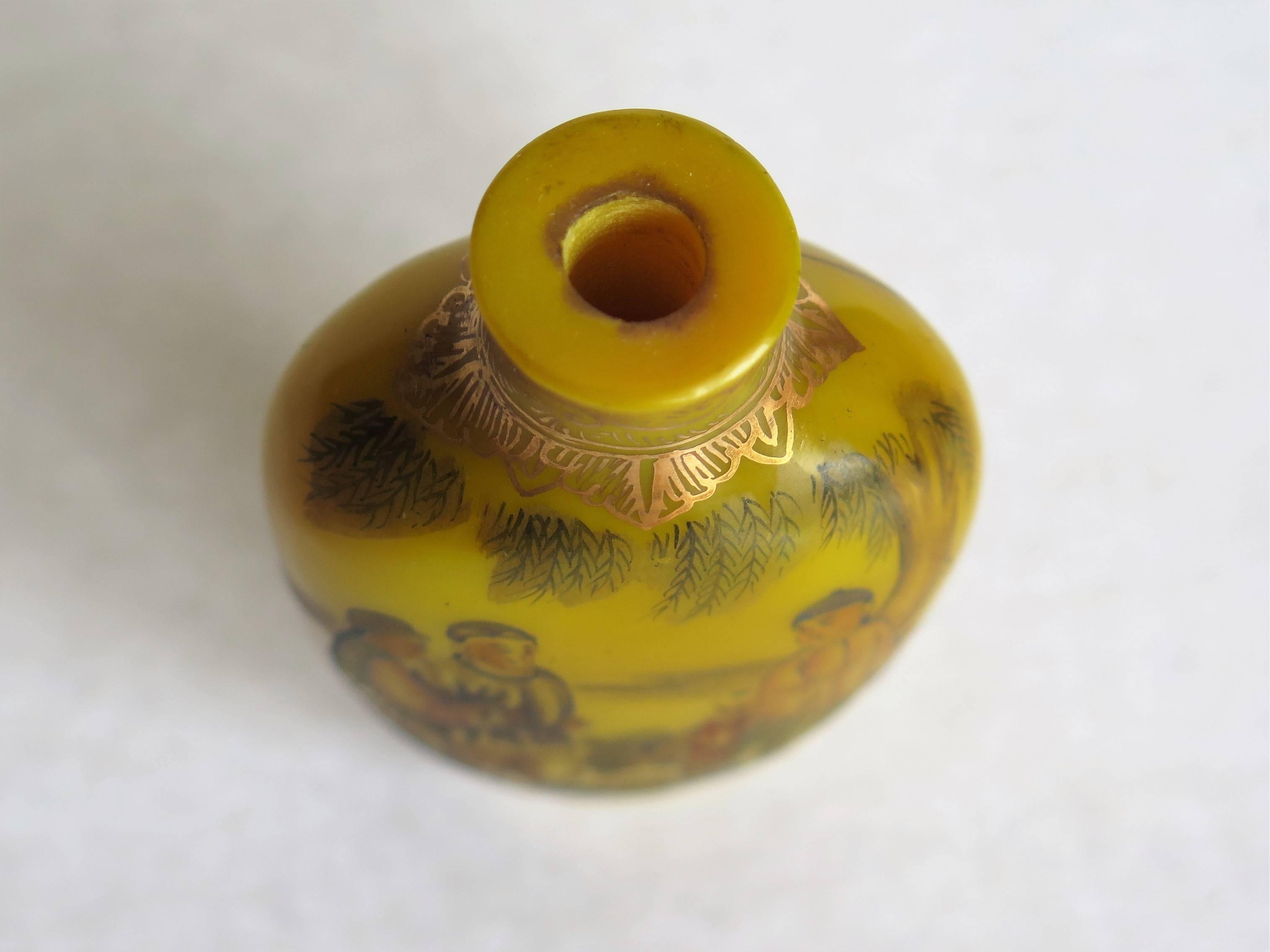 Chinese Snuff Bottle Yellow Milk Glass Hand Enamelled 4 Character Mark, Ca 1920 7
