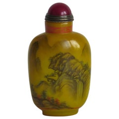 Chinesische Schnupftabakflasche Gelbes Milchglas Hand emailliert 4 Zeichen Marke um 1920