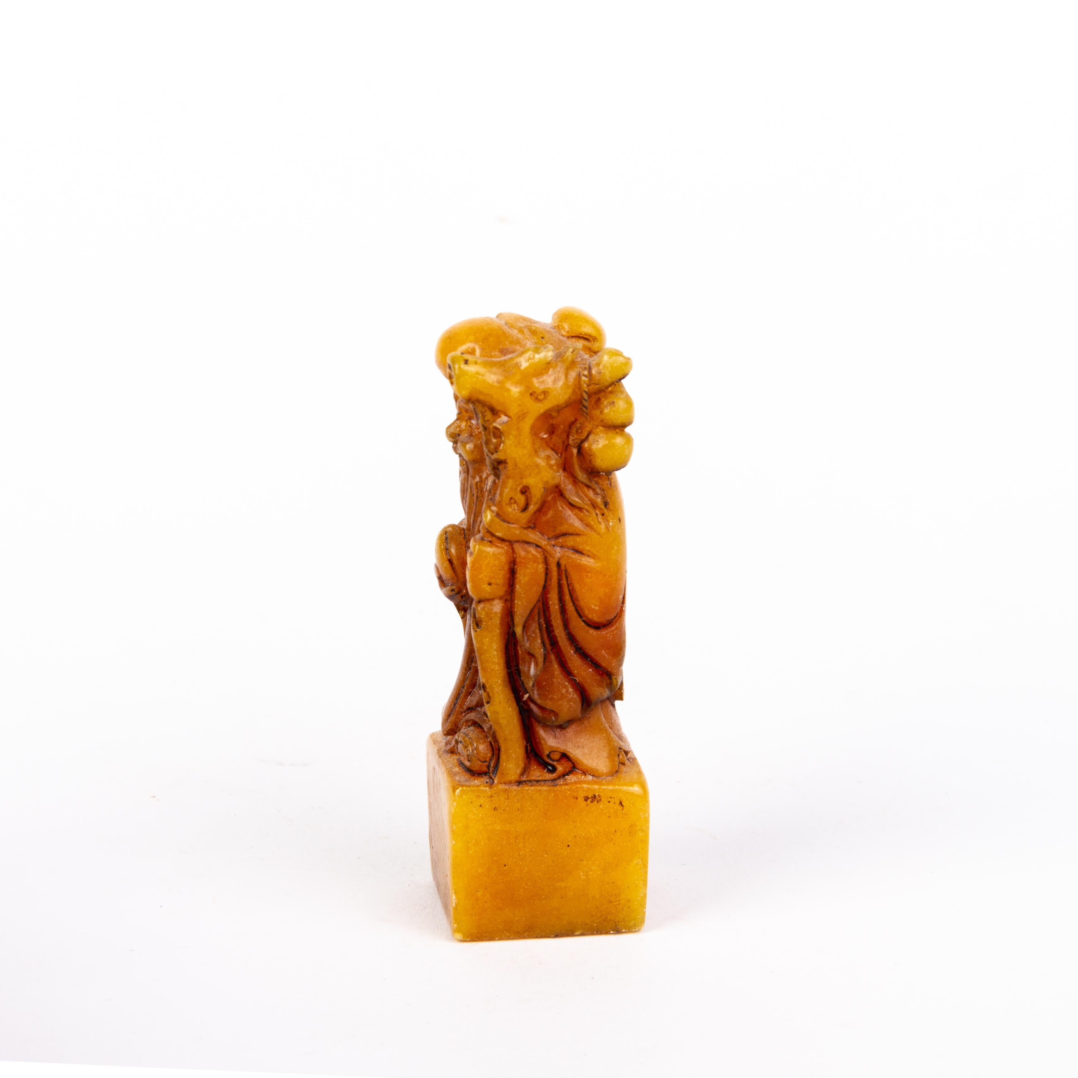 Chinese Soapstone Carving Desk Seal Sculpture 19th Century Qing In Good Condition For Sale In Nottingham, GB