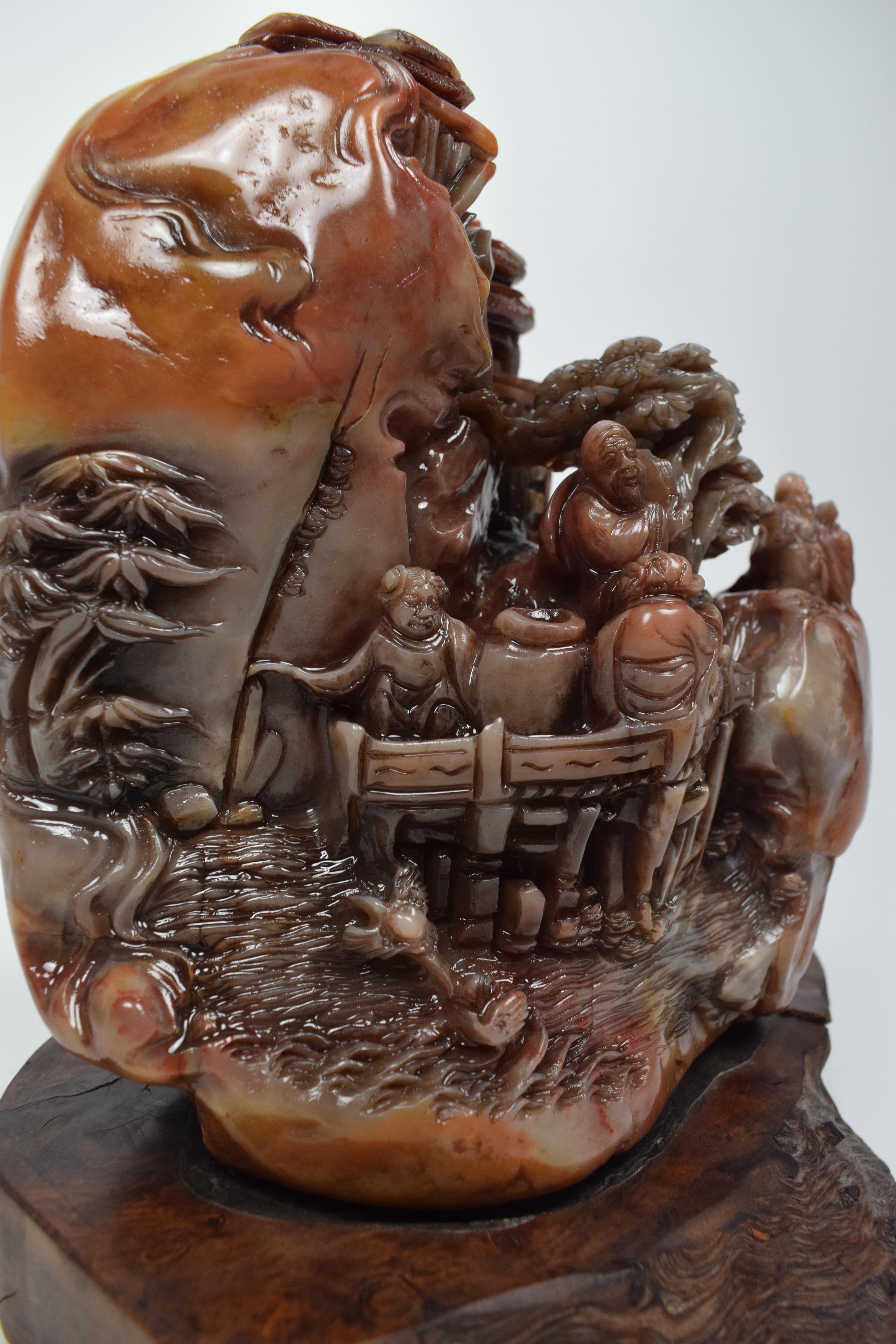 20ième siècle Sculpture chinoise d'une scène de village bouddhiste, milieu du 20e siècle en vente