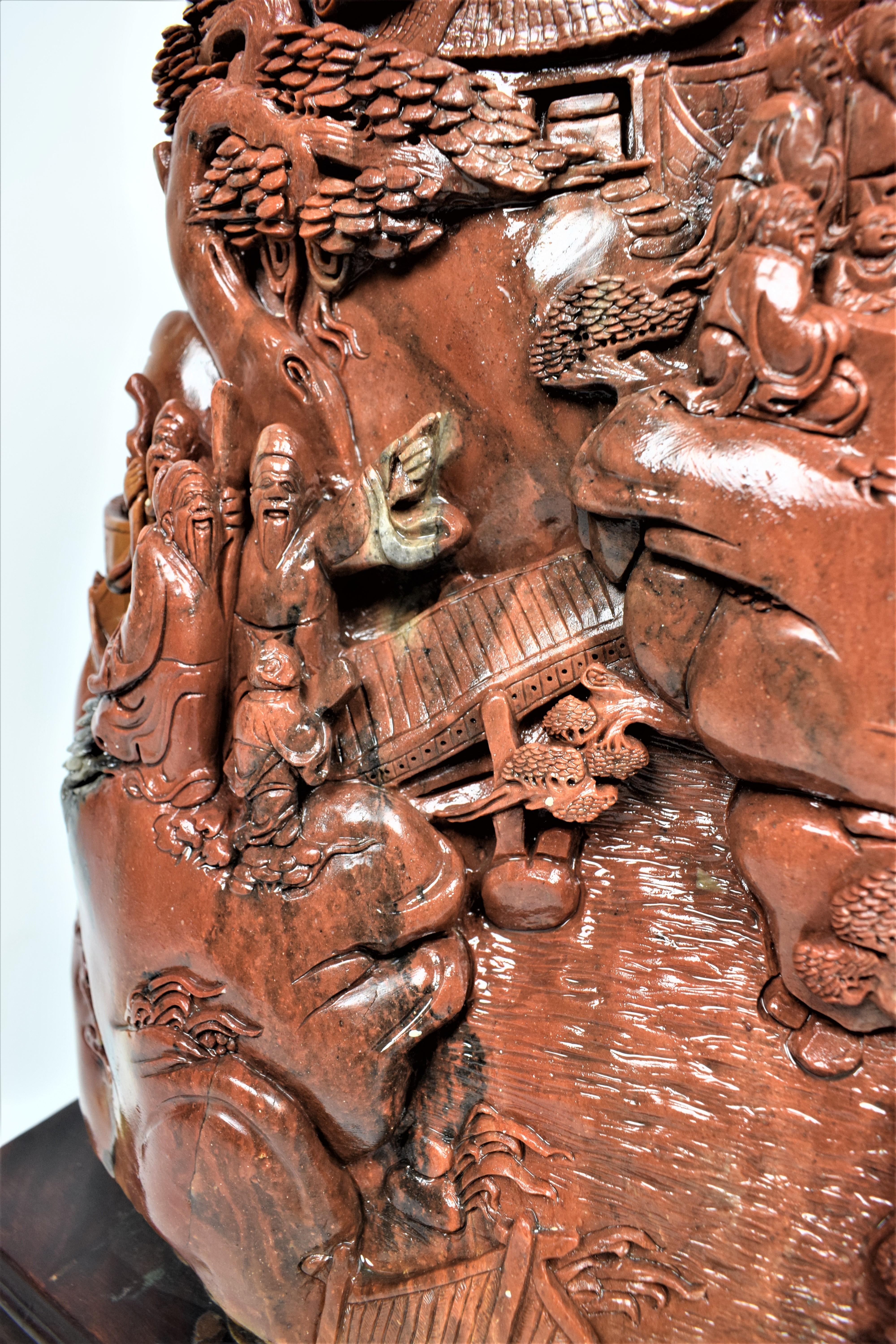 Chinesische Seifensteinschnitzerei einer buddhistischen Dorfszene, Mitte des 20. Jahrhunderts im Angebot 2
