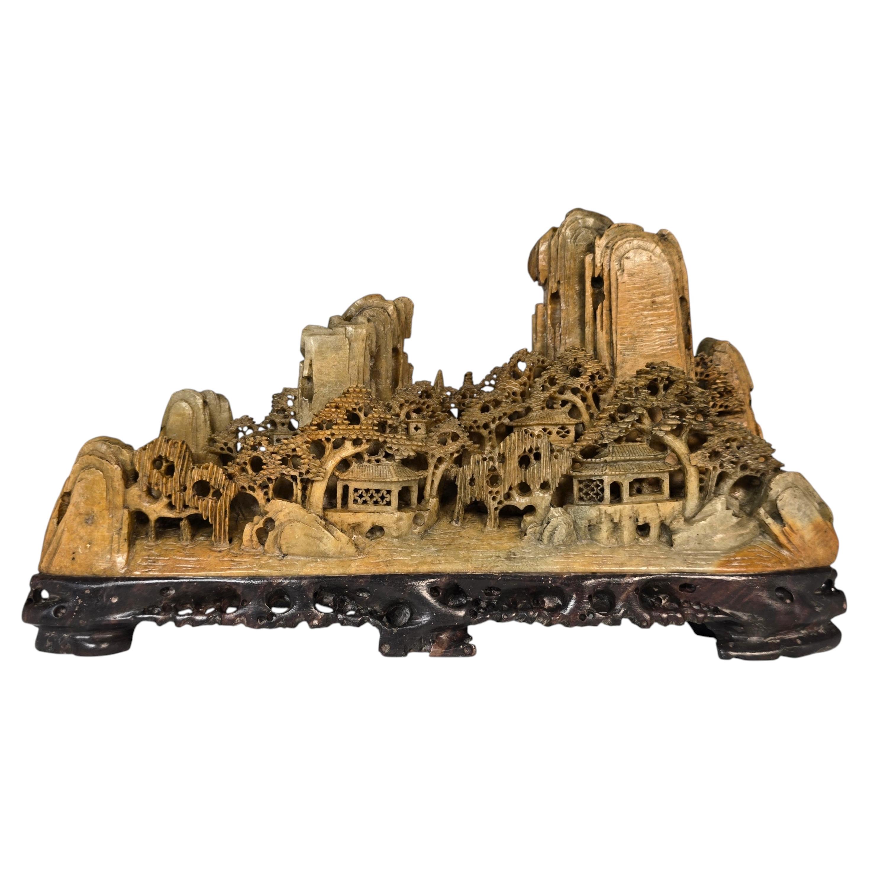 Sculpture chinoise en stéatite représentant un paysage intéressant circa 1920