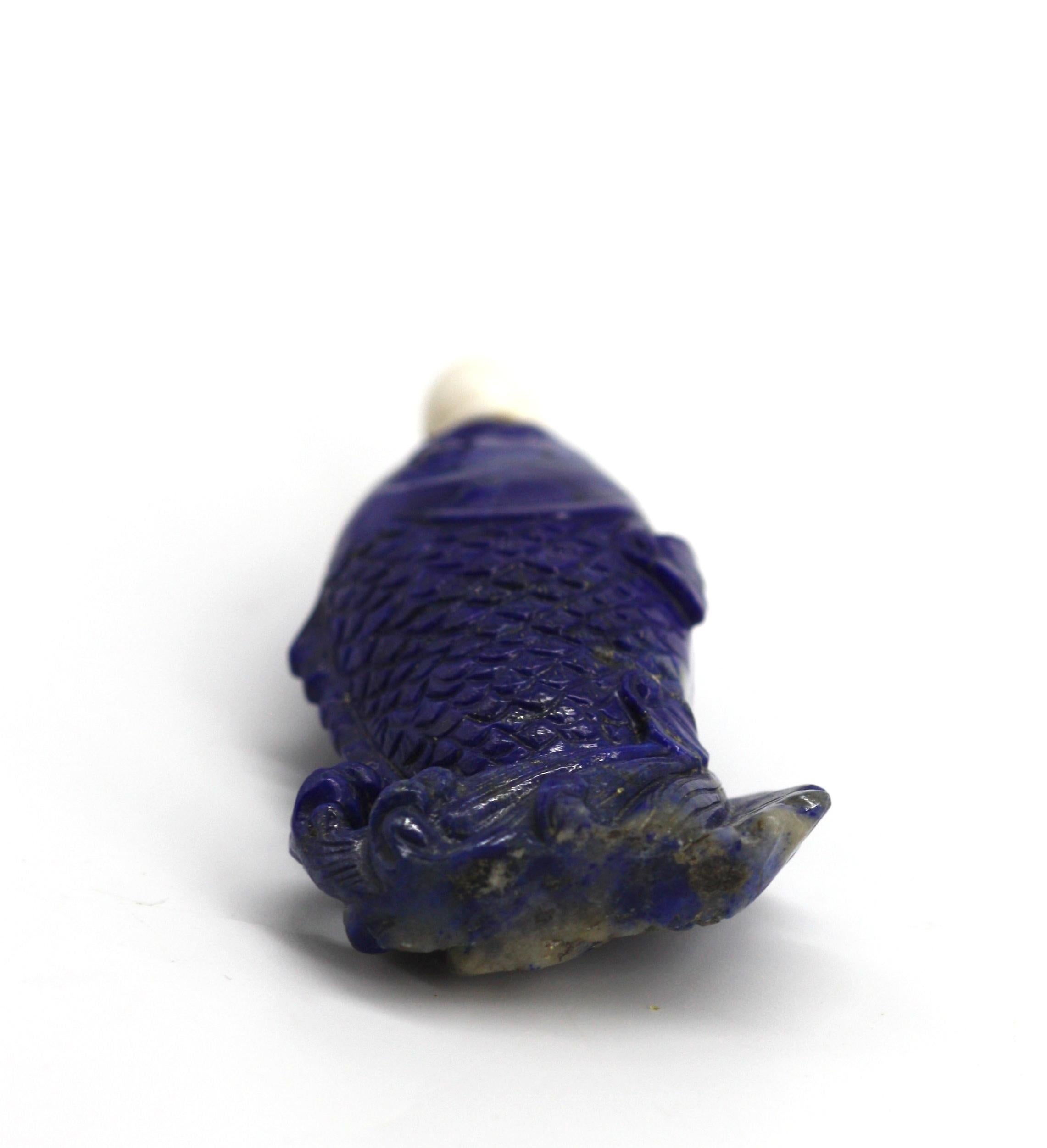 Tabatière chinoise en sodalite en forme de poisson en vente 1
