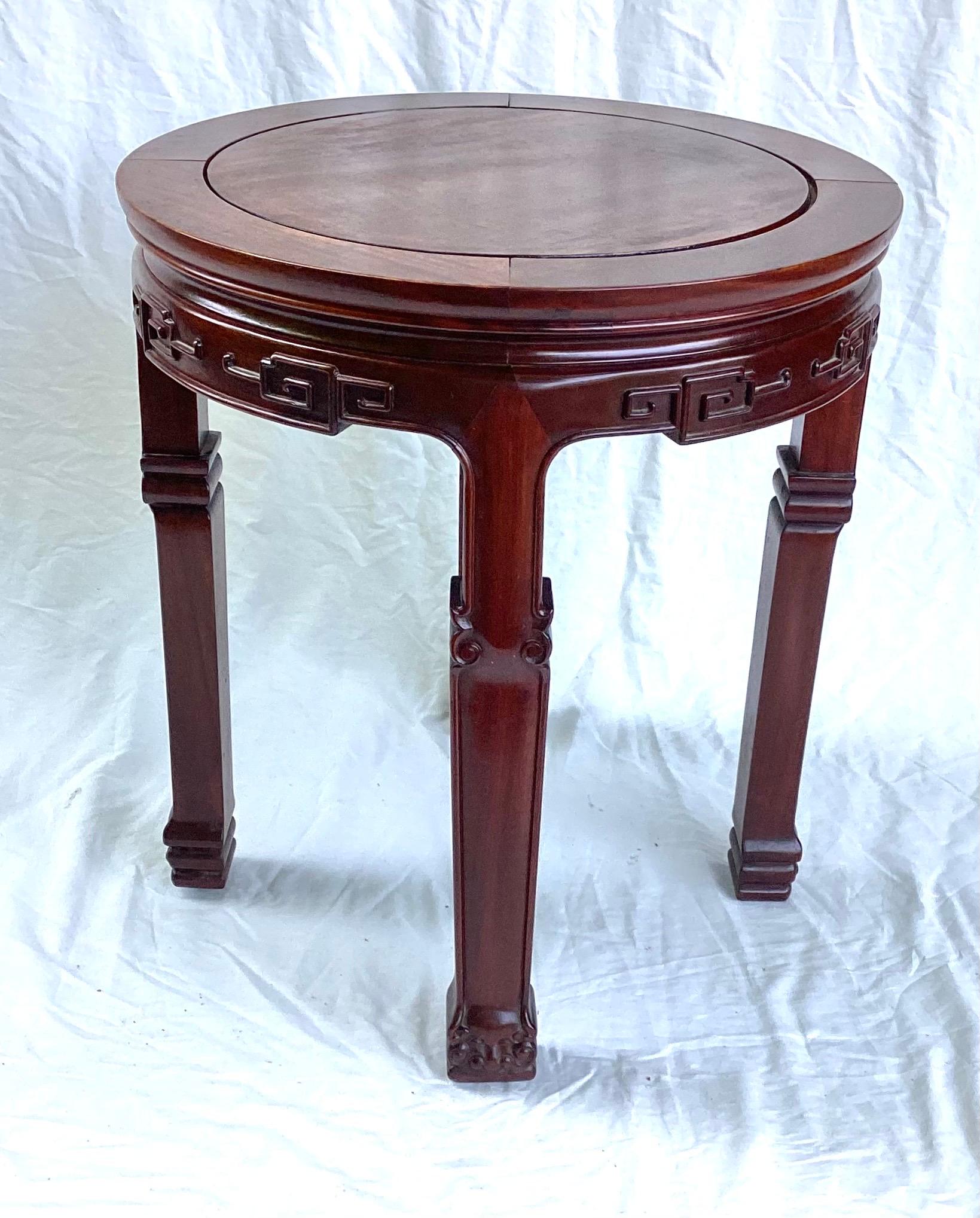 Chinois Table d'appoint ou table à boire ronde basse en bois massif chinois en vente