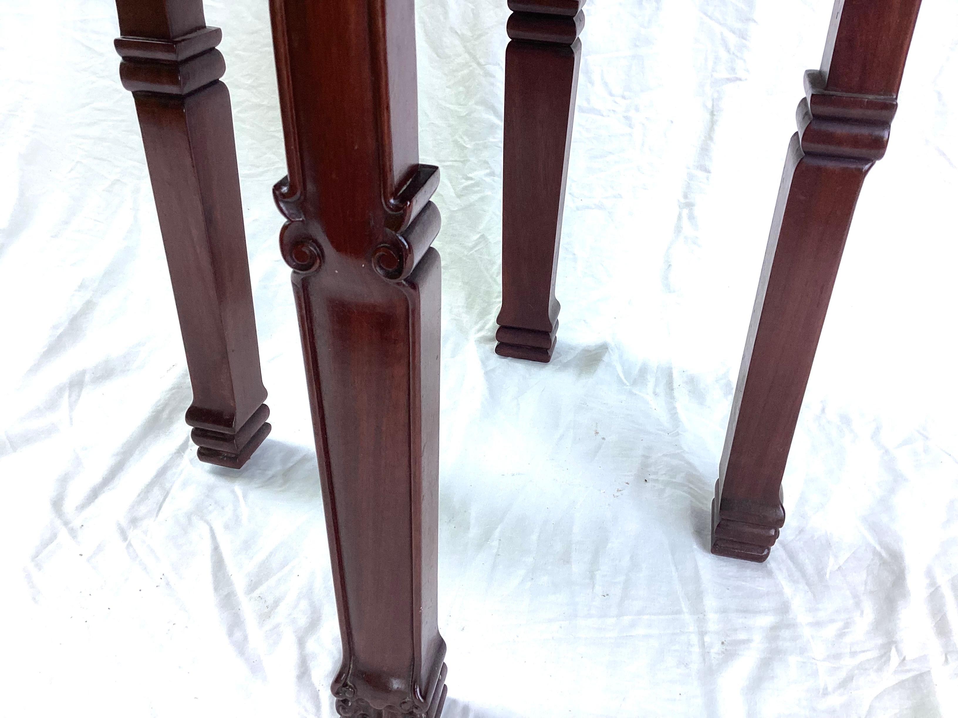 Bois de feuillus Table d'appoint ou table à boire ronde basse en bois massif chinois en vente