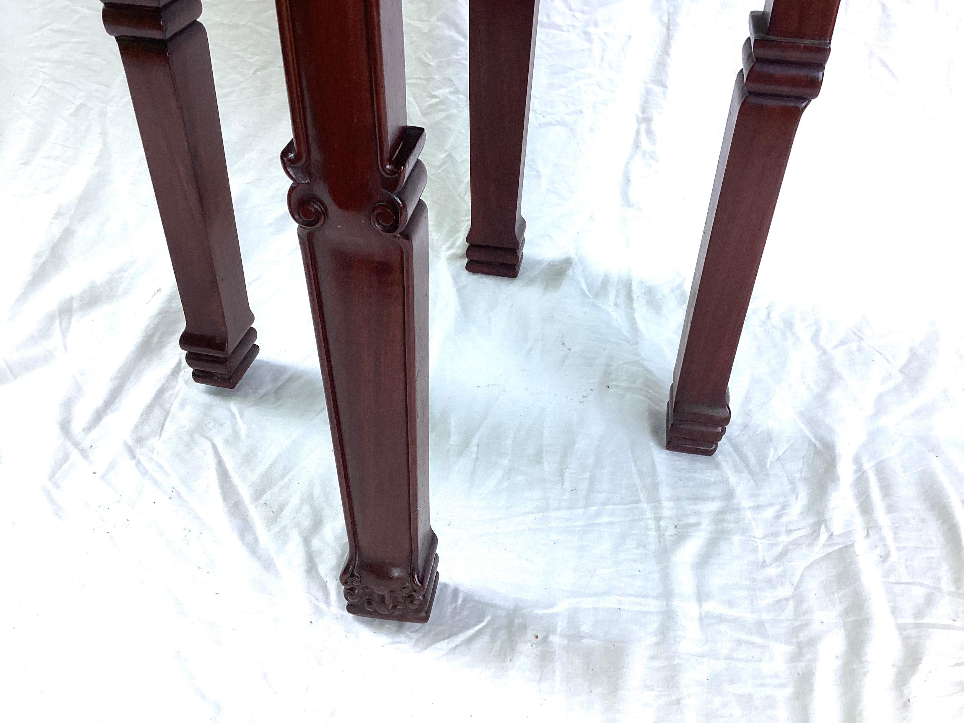 Table d'appoint ou table à boire ronde basse en bois massif chinois en vente 1