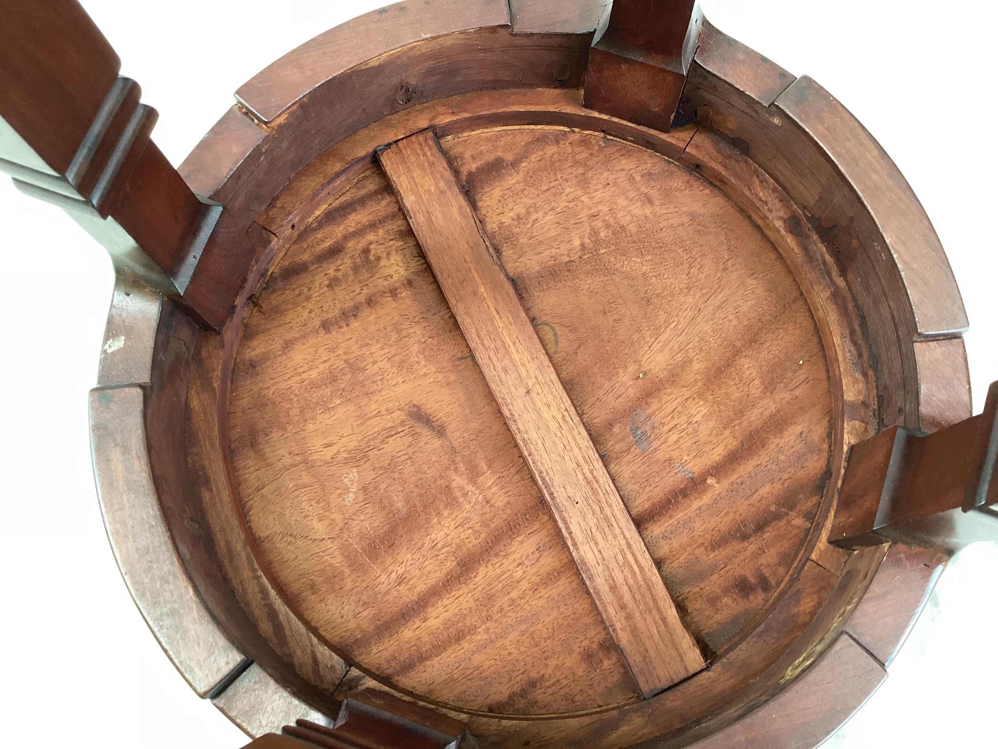 Table d'appoint ou table à boire ronde basse en bois massif chinois en vente 2