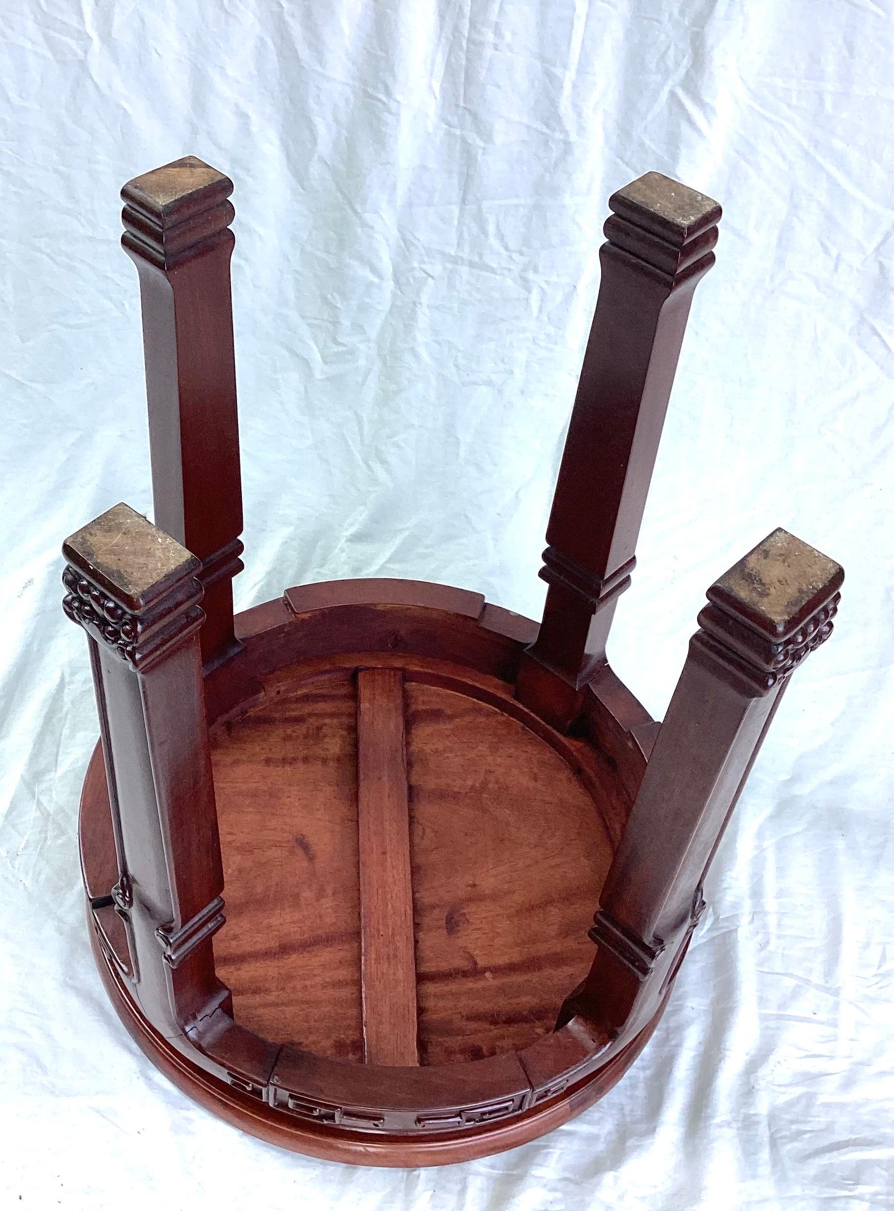 Table d'appoint ou table à boire ronde basse en bois massif chinois en vente 3