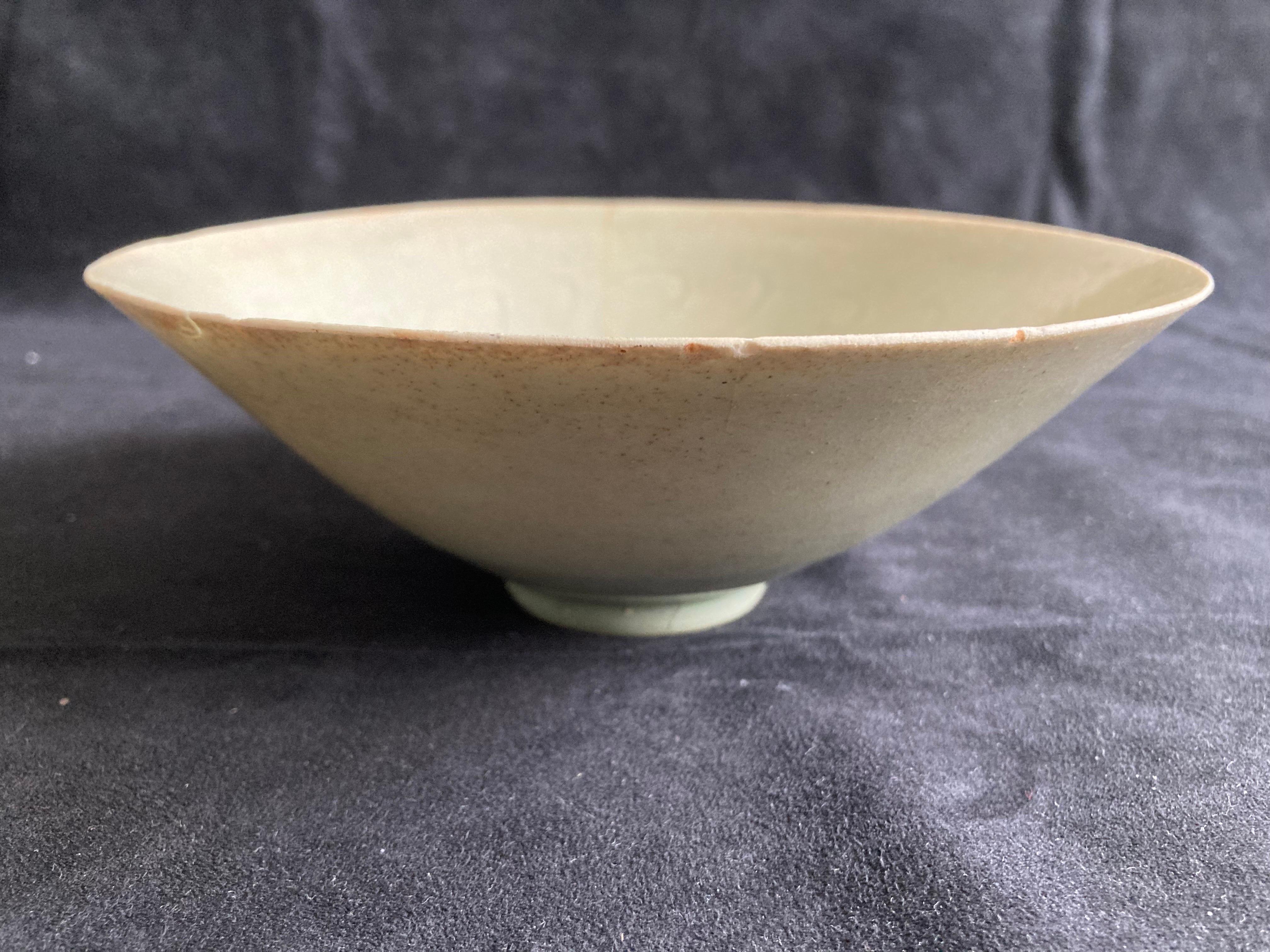 Chinese Song Period Celadon Glazed Bowl For Sale 5