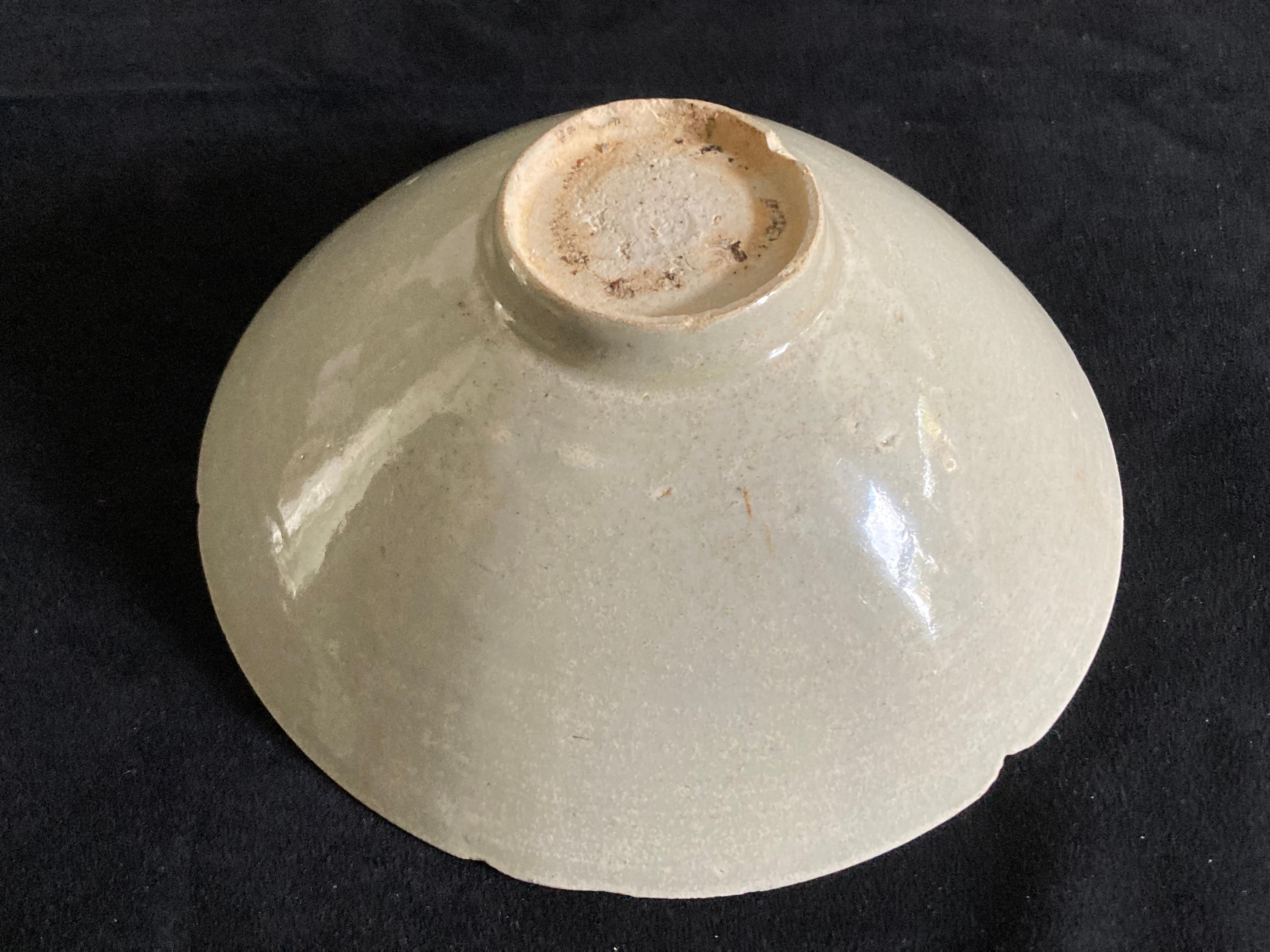 Chinese Song Period Celadon Glazed Bowl For Sale 5