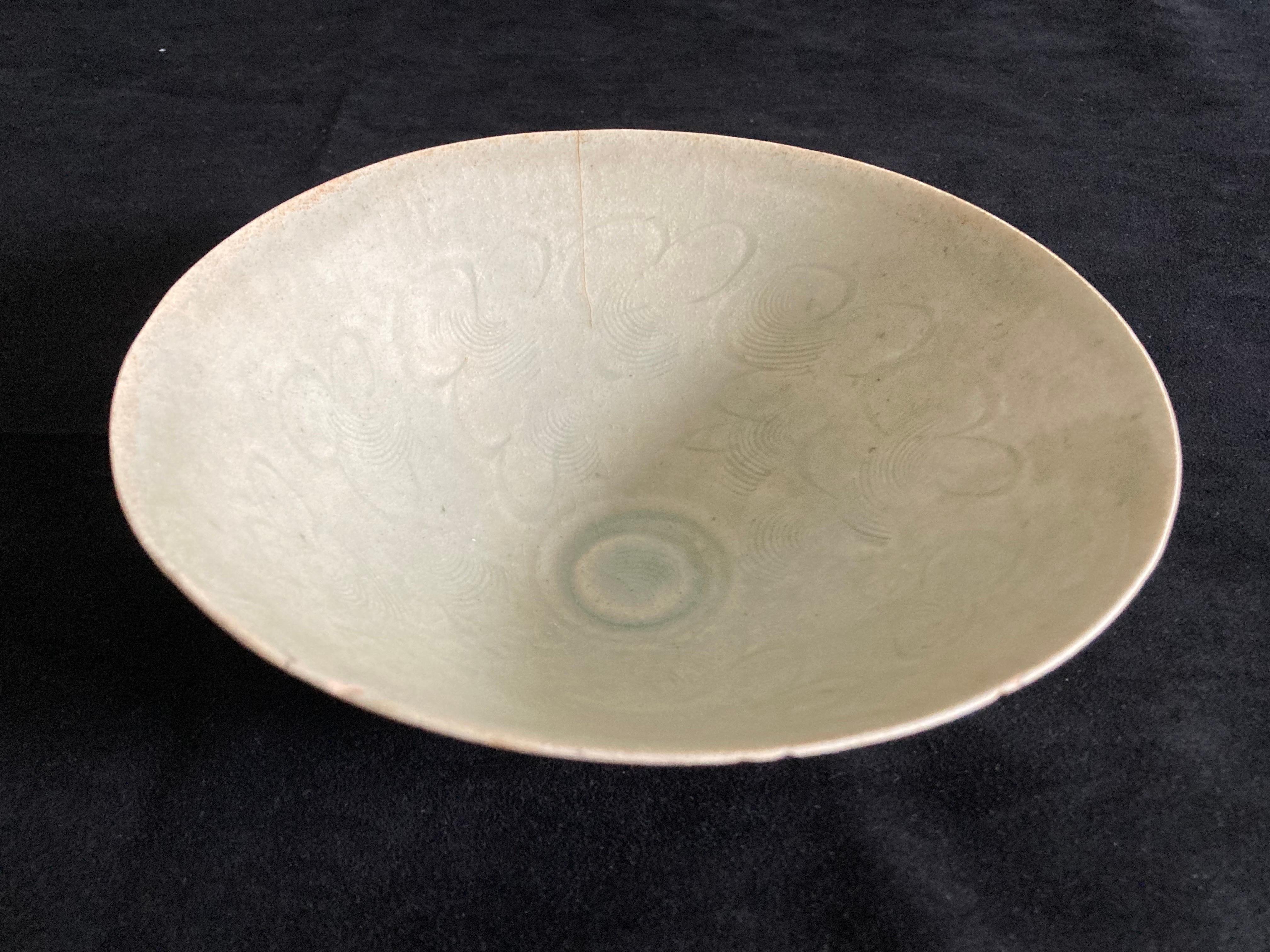 Chinese Song Period Celadon Glazed Bowl For Sale 6