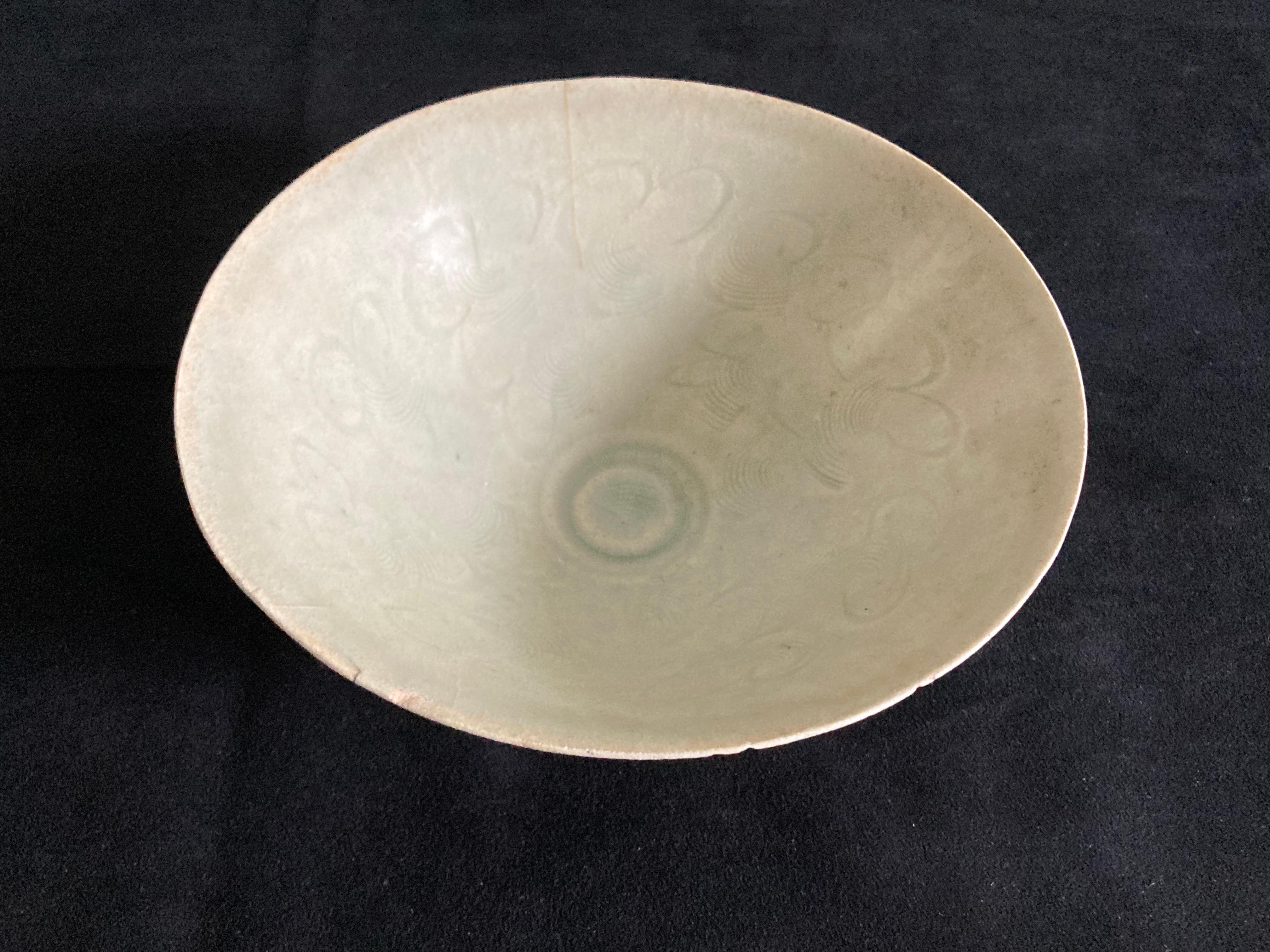 Chinese Song Period Celadon Glazed Bowl For Sale 9