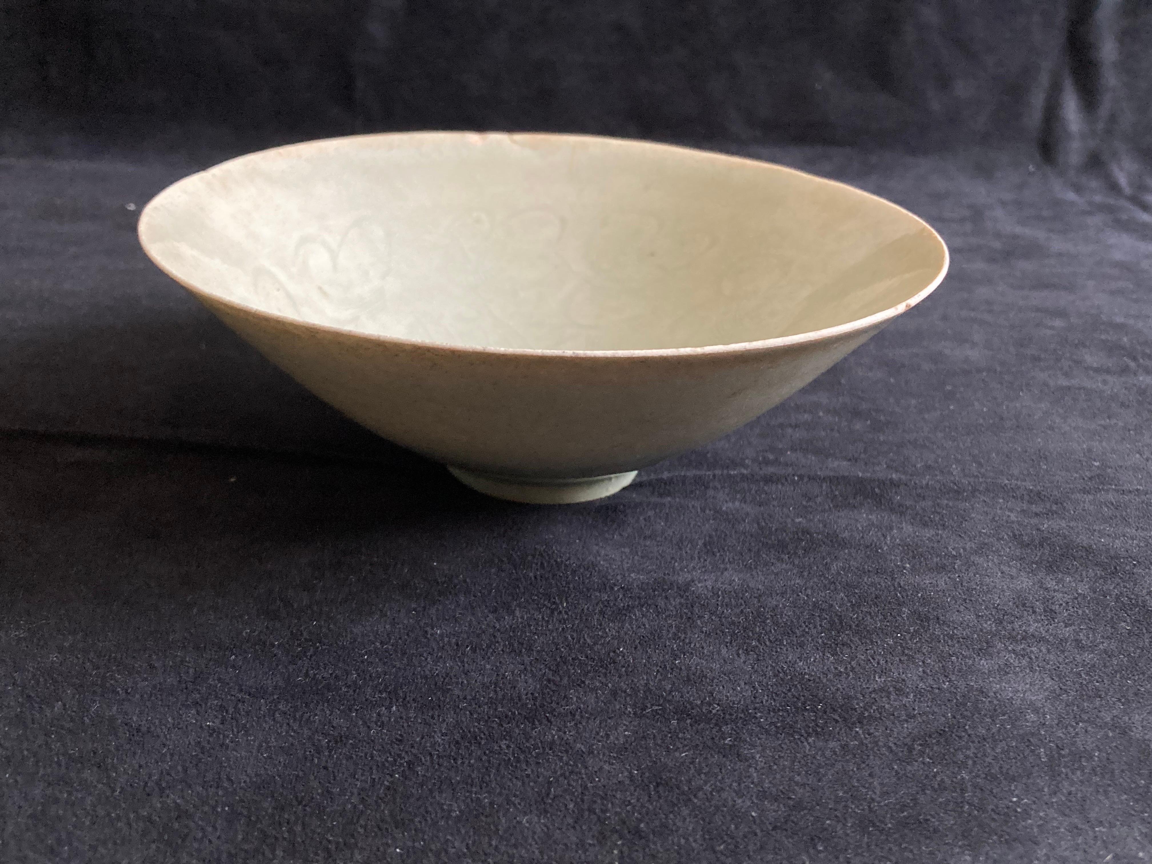 Archaistic Chinese Song Period Celadon Glazed Bowl For Sale