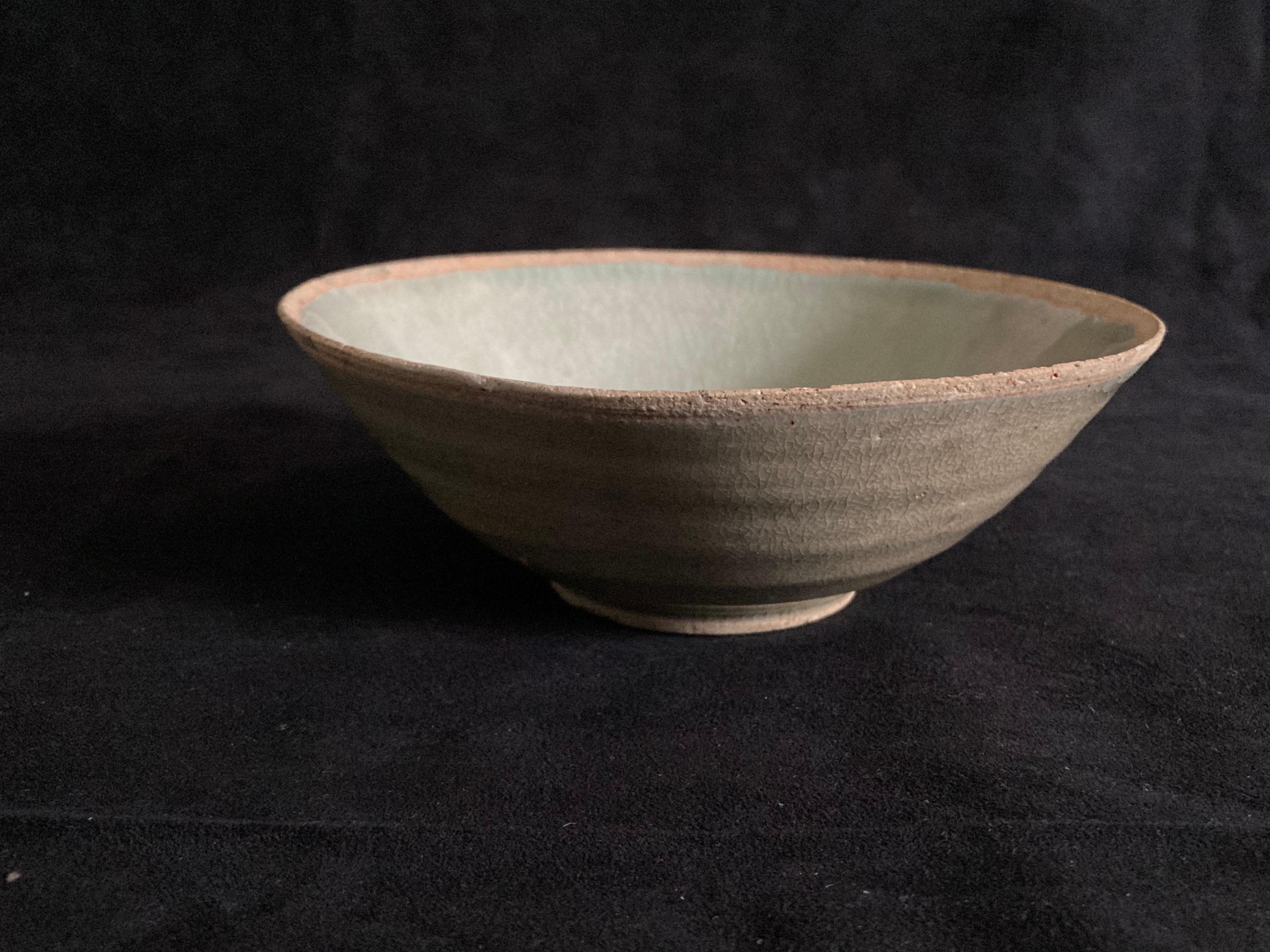 Archaistic Chinese Song Period Celadon Glazed Bowl For Sale