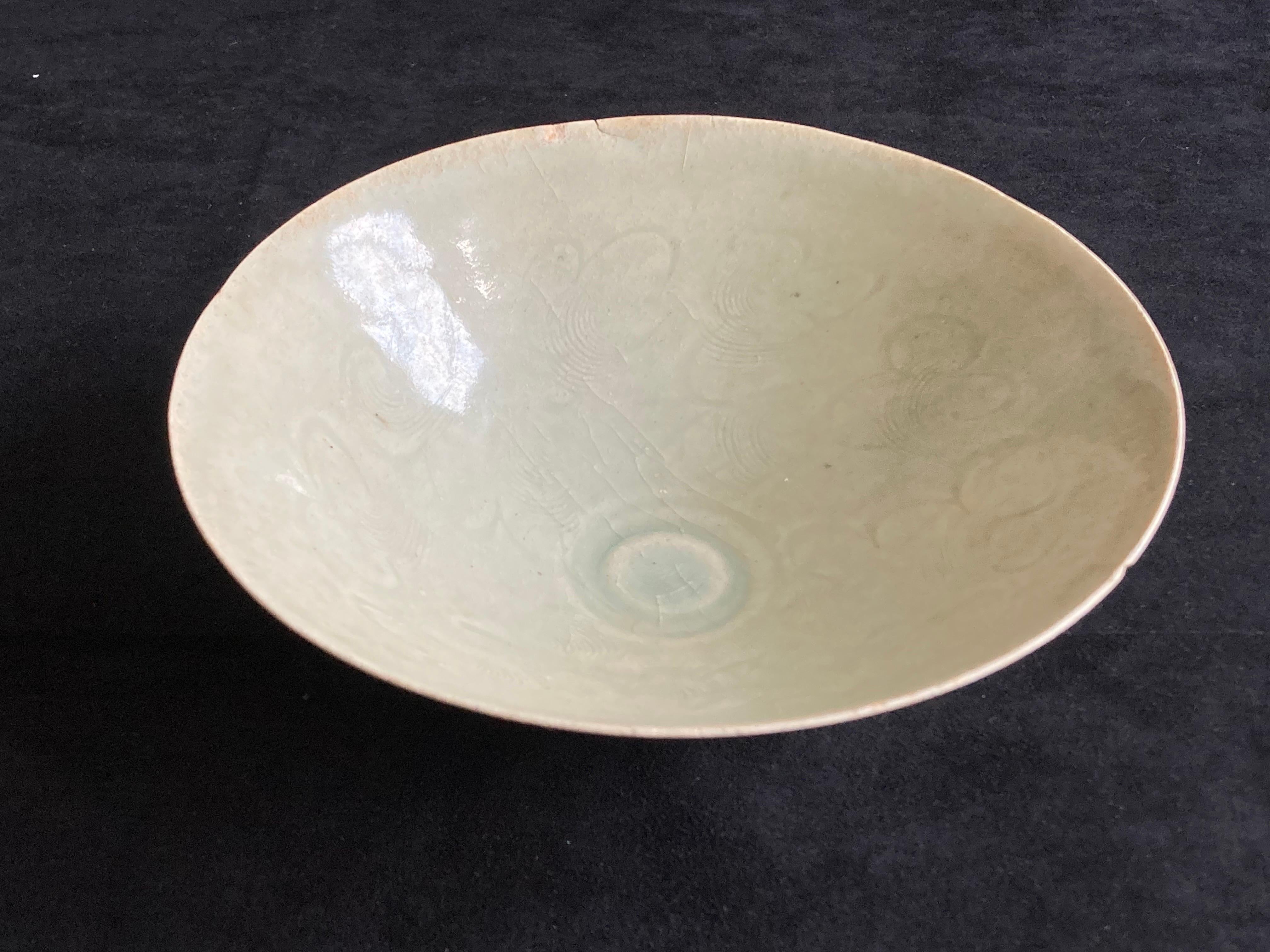 Chinese Song Period Celadon Glazed Bowl In Fair Condition For Sale In London, GB