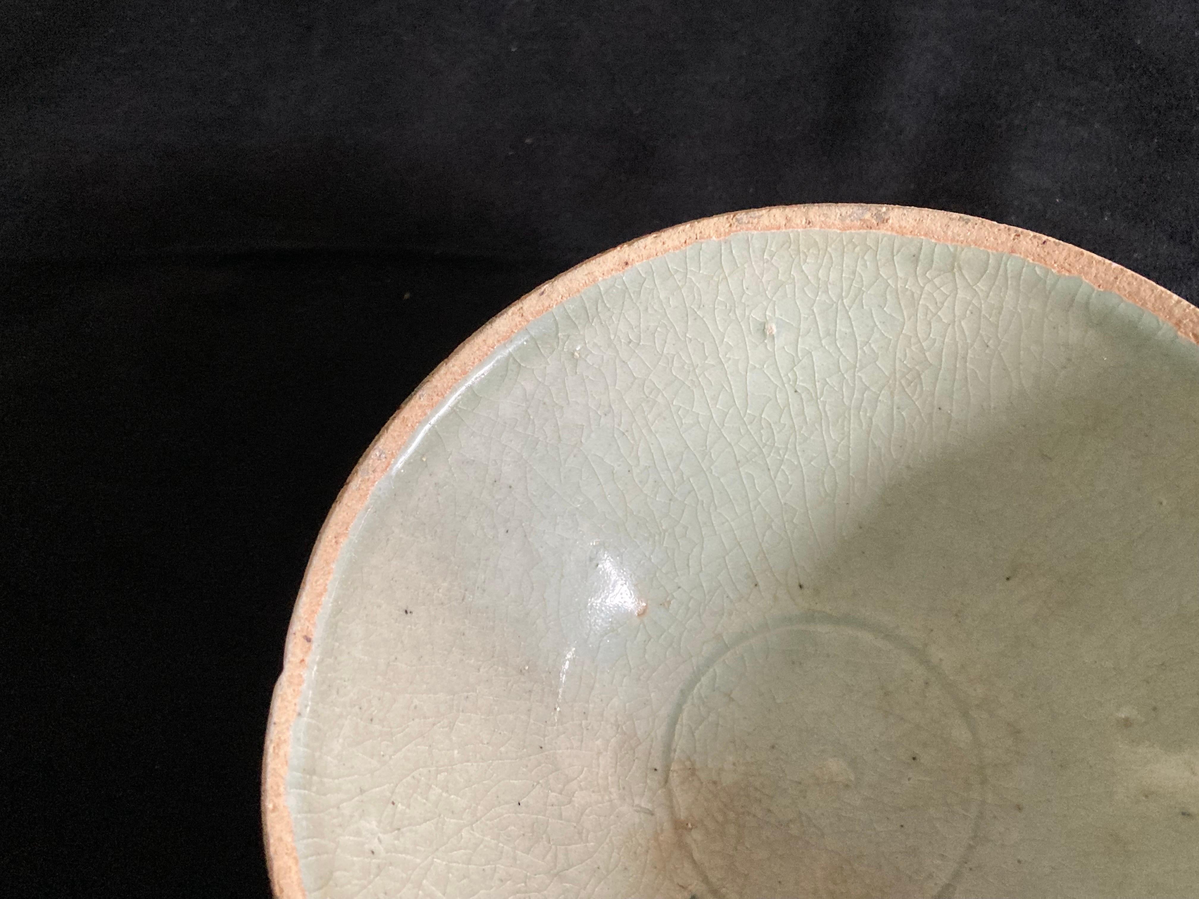 Chinese Song Period Celadon Glazed Bowl In Good Condition For Sale In London, GB