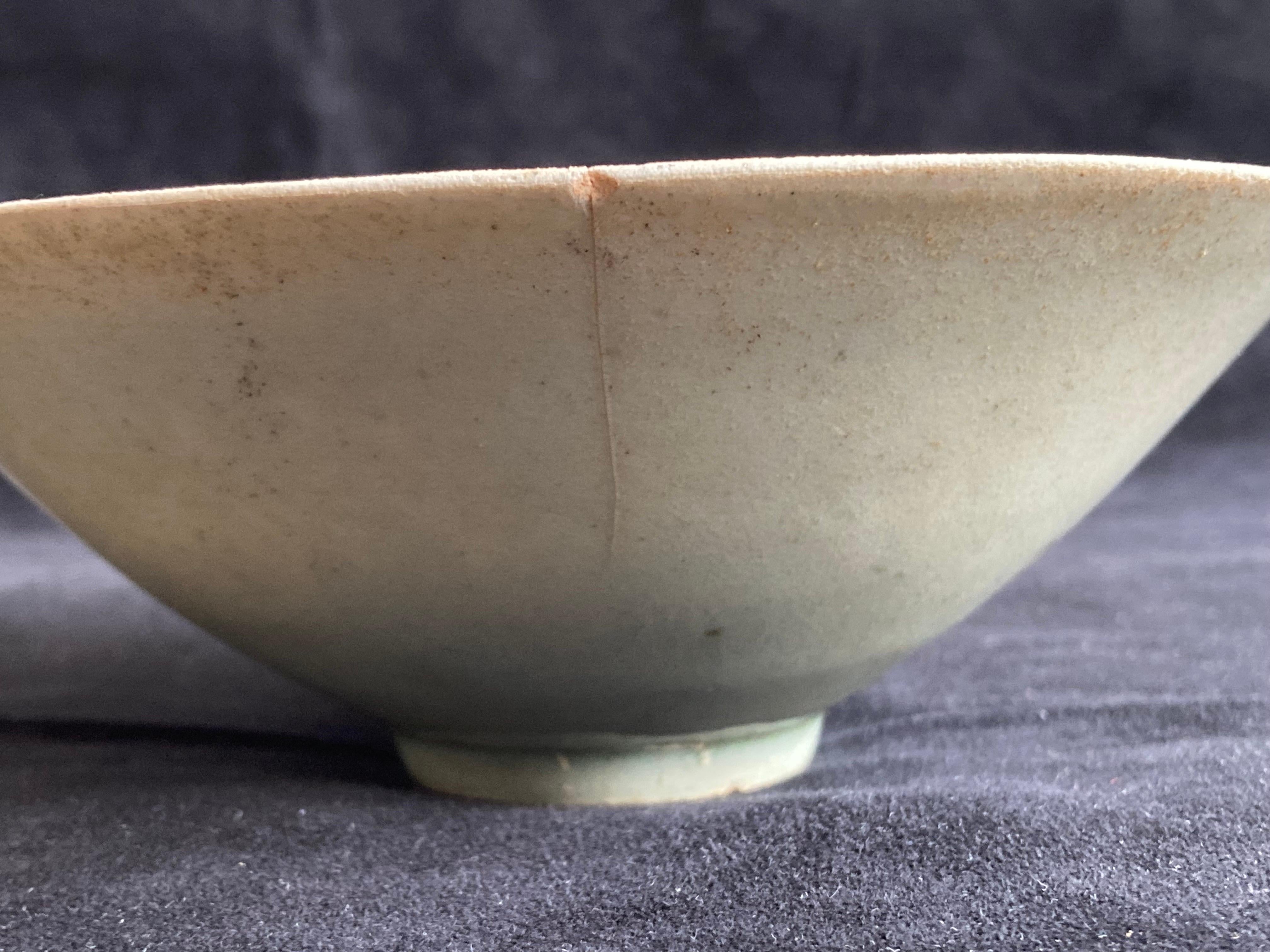 Pottery Chinese Song Period Celadon Glazed Bowl For Sale