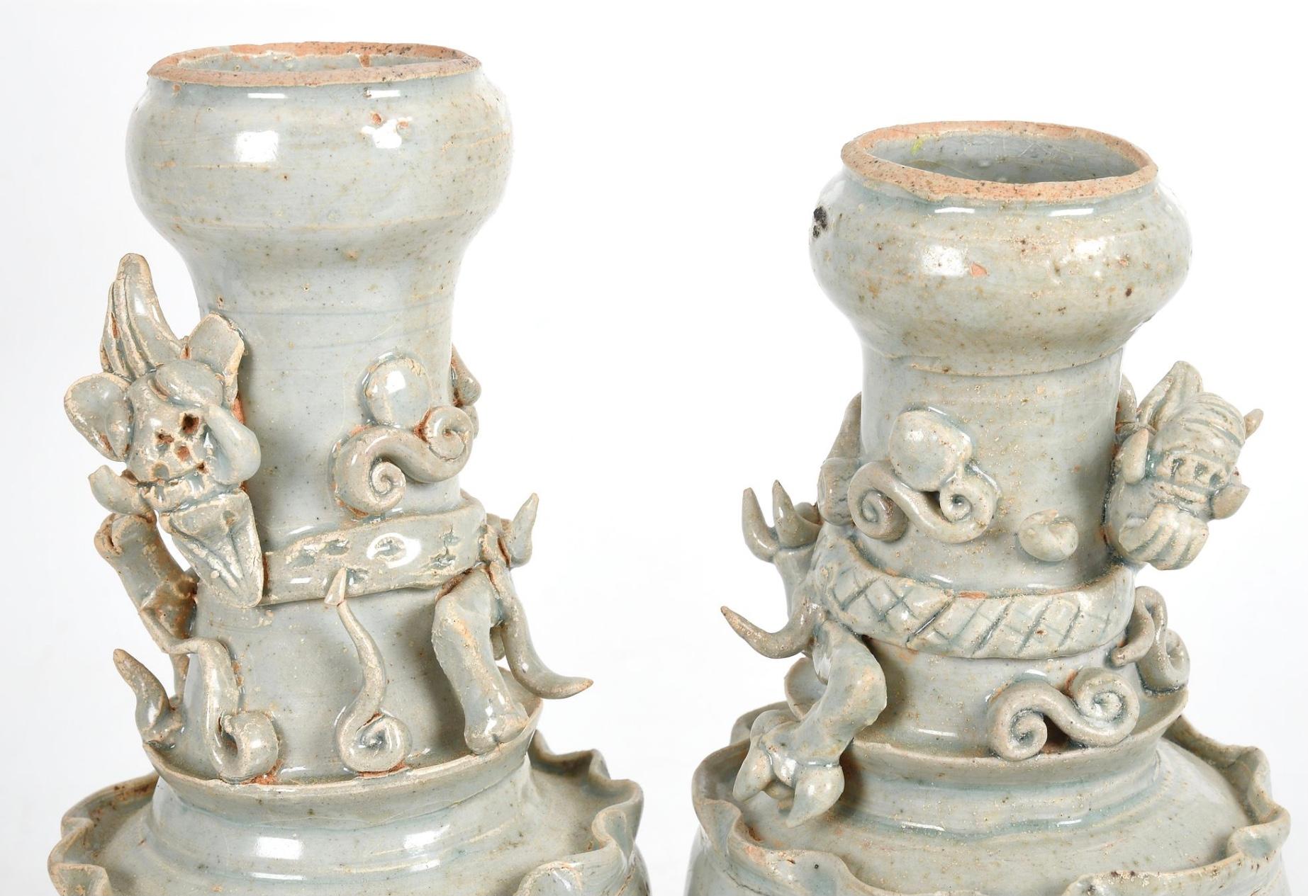 Arcaistico Vasi funerari in celadon dalla dinastia cinese Song a quella Yuan in vendita