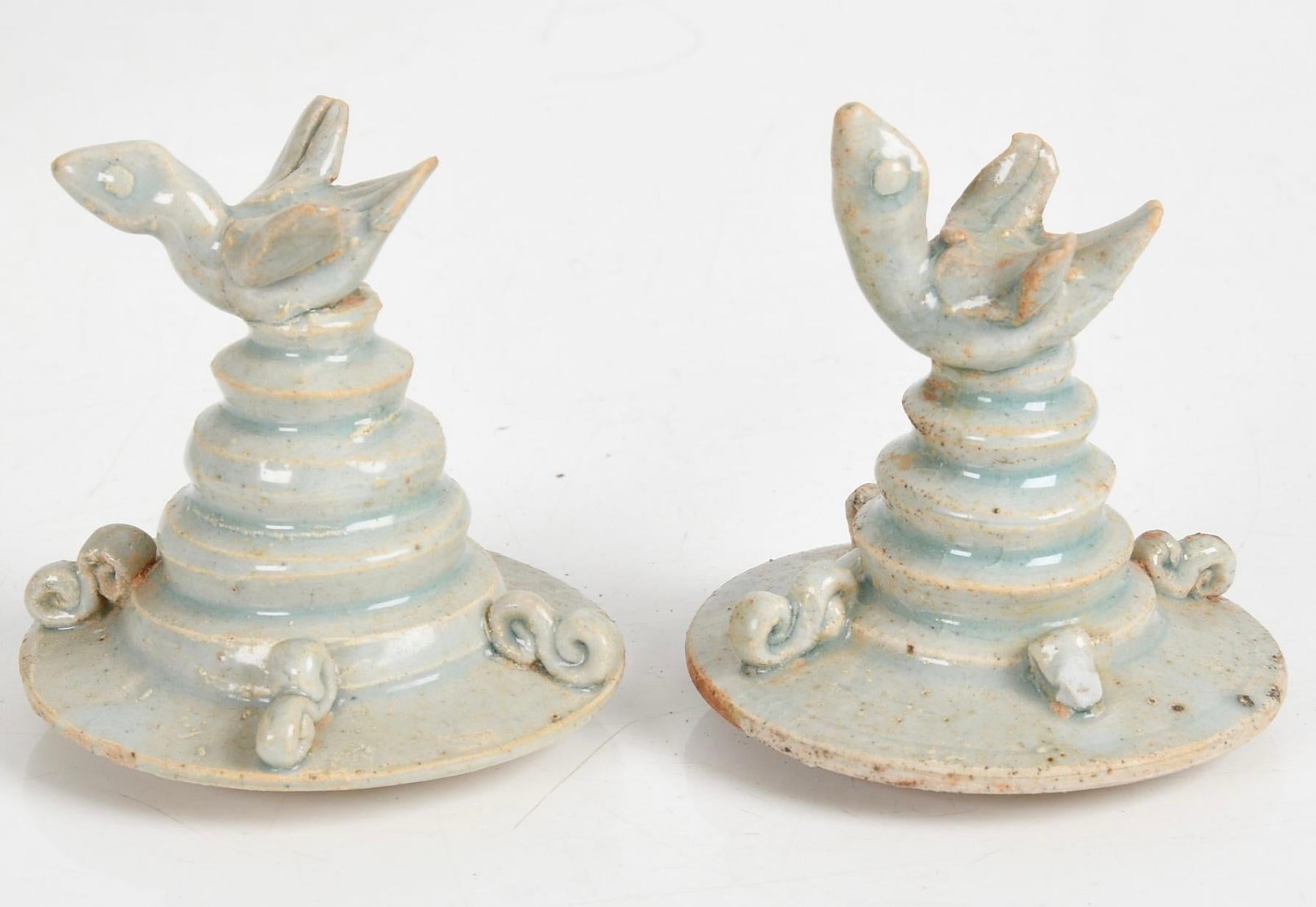 Fino al XVIII secolo Vasi funerari in celadon dalla dinastia cinese Song a quella Yuan in vendita