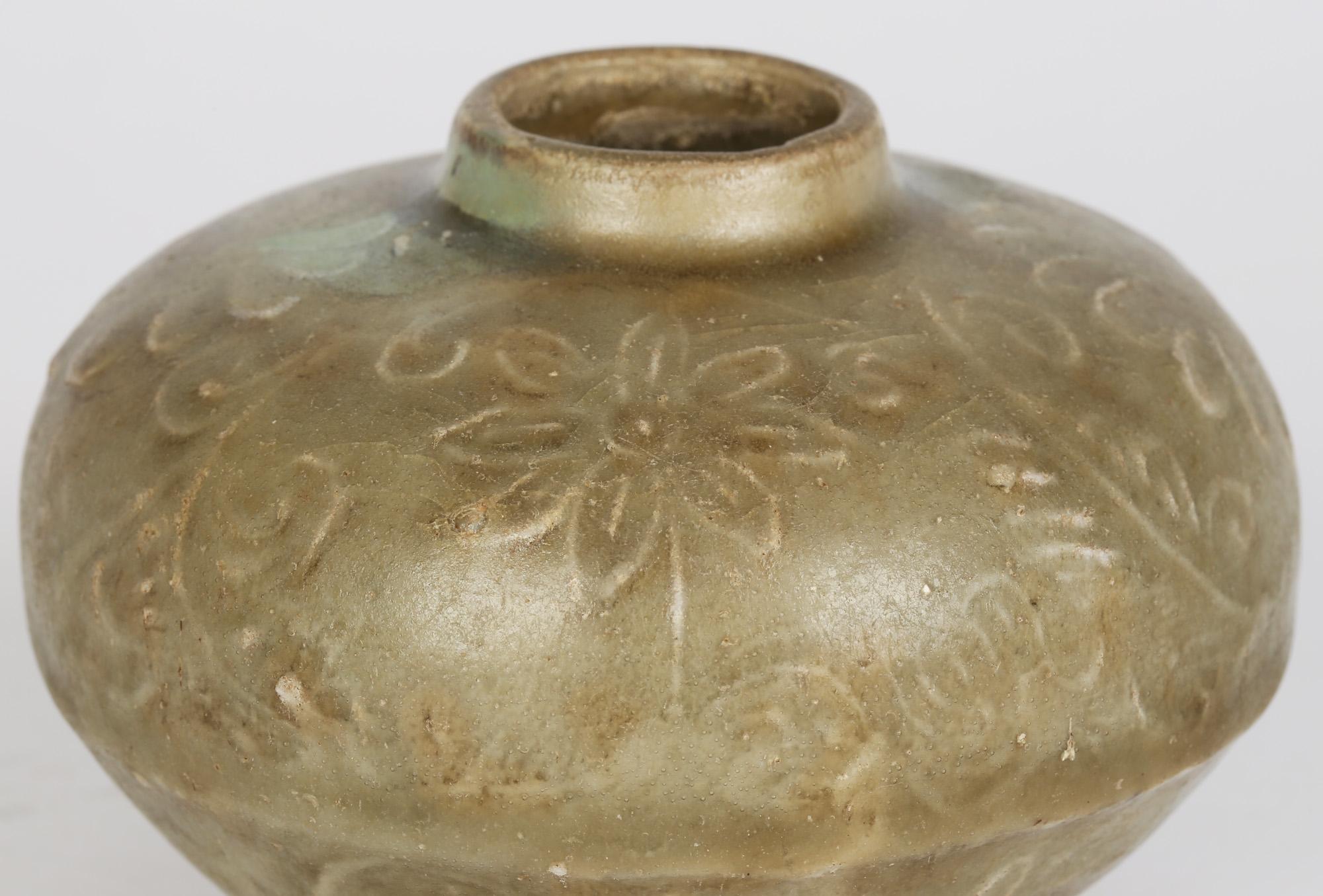 Chinese Song/Yuan Dynasty Flower Molded Longquan Celadon Pottery Jar 6