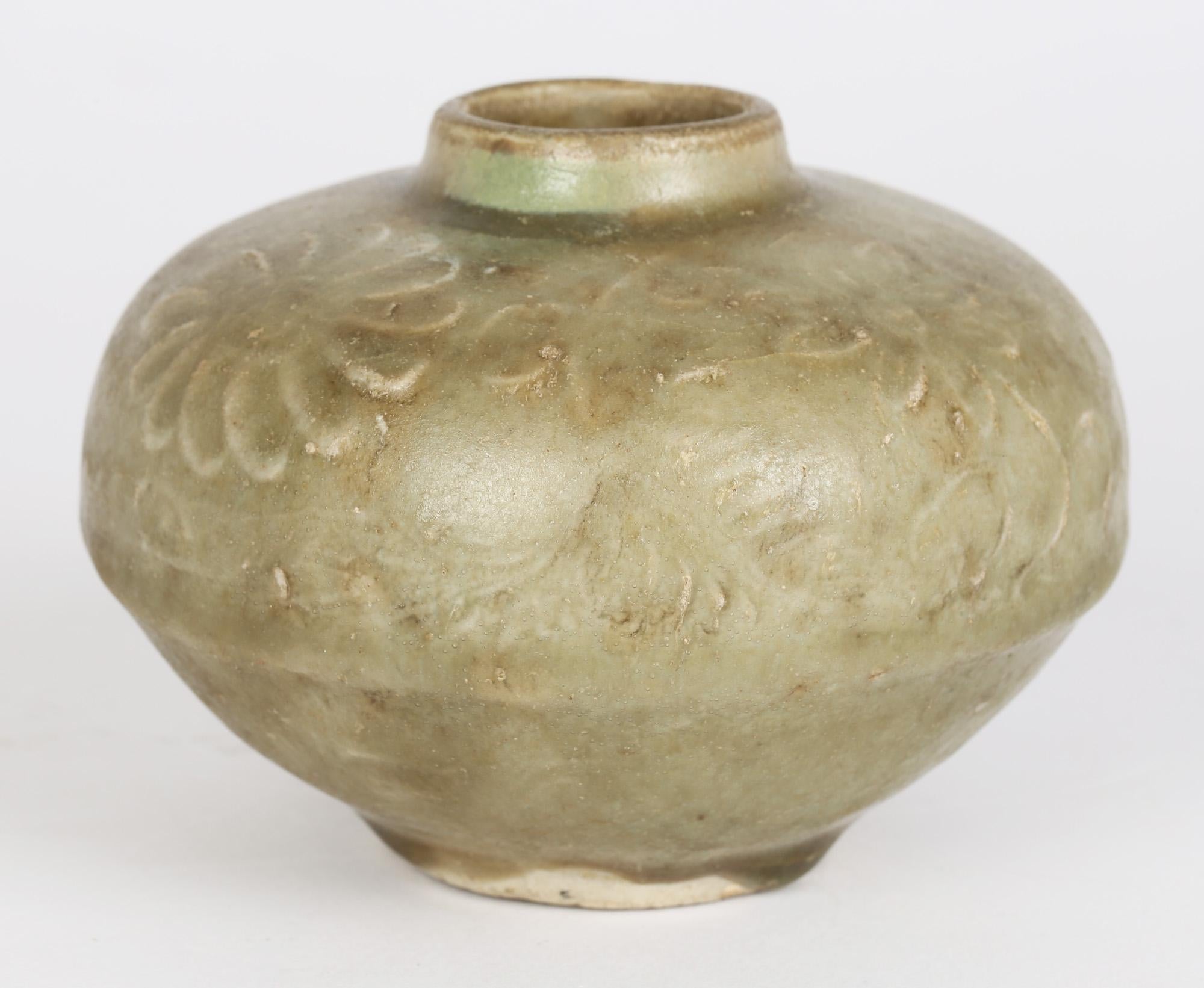 Chinese Song/Yuan Dynasty Flower Molded Longquan Celadon Pottery Jar 7