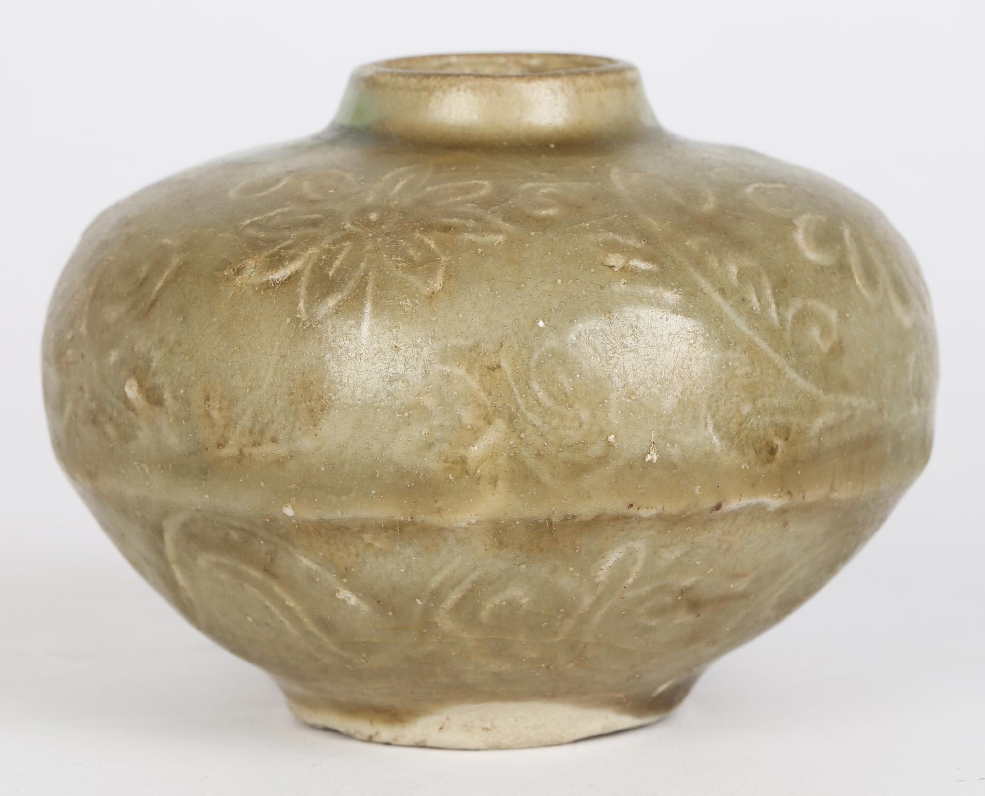 Chinese Song/Yuan Dynasty Flower Molded Longquan Celadon Pottery Jar 1