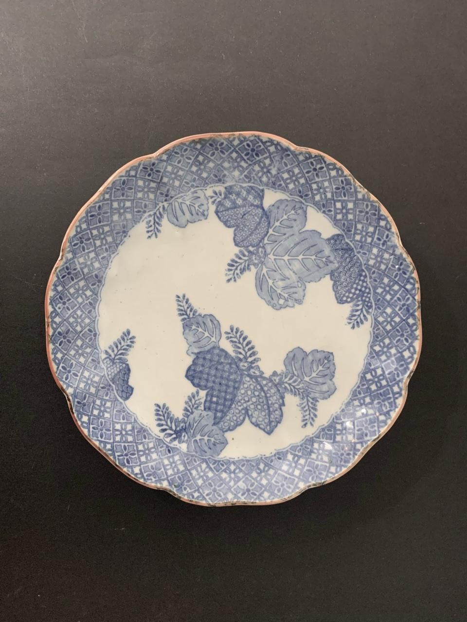 Nice « Blanc Bleu » porcelain plate inspired the Compagnie des Indes from XIXth century. This porcelain soup plate represents exotic plant elements. Ornaments are visible on the sides of the plate. 

The arrival of porcelain in Europe was linked