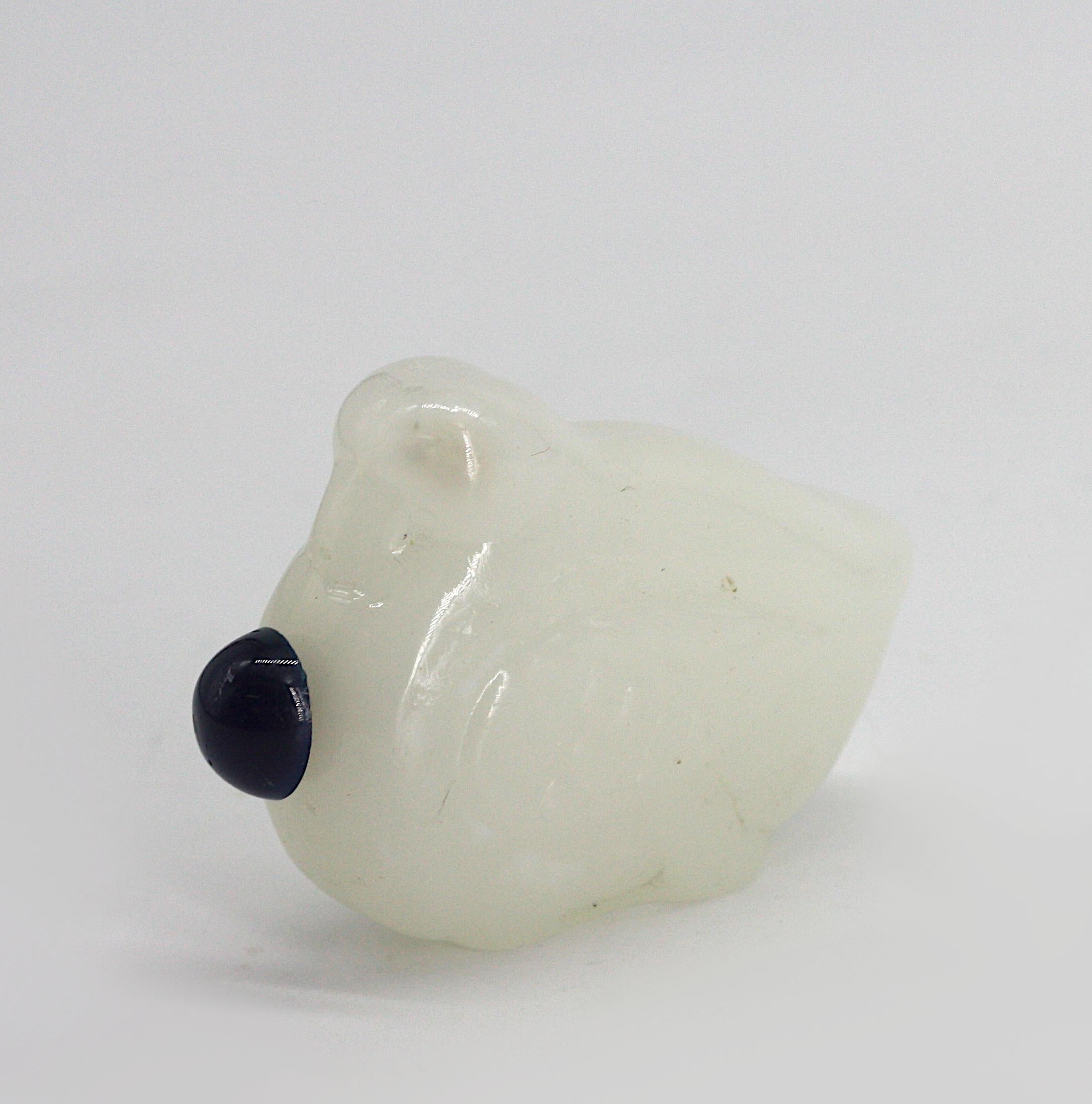 
Bouteille à priser chinoise en verre blanc en forme de moineau
Modelé avec des ailes en plumes, avec un capuchon de composition, manque de scoop.
Hauteur 2.5 in.
Rapport de condition

Bon état.