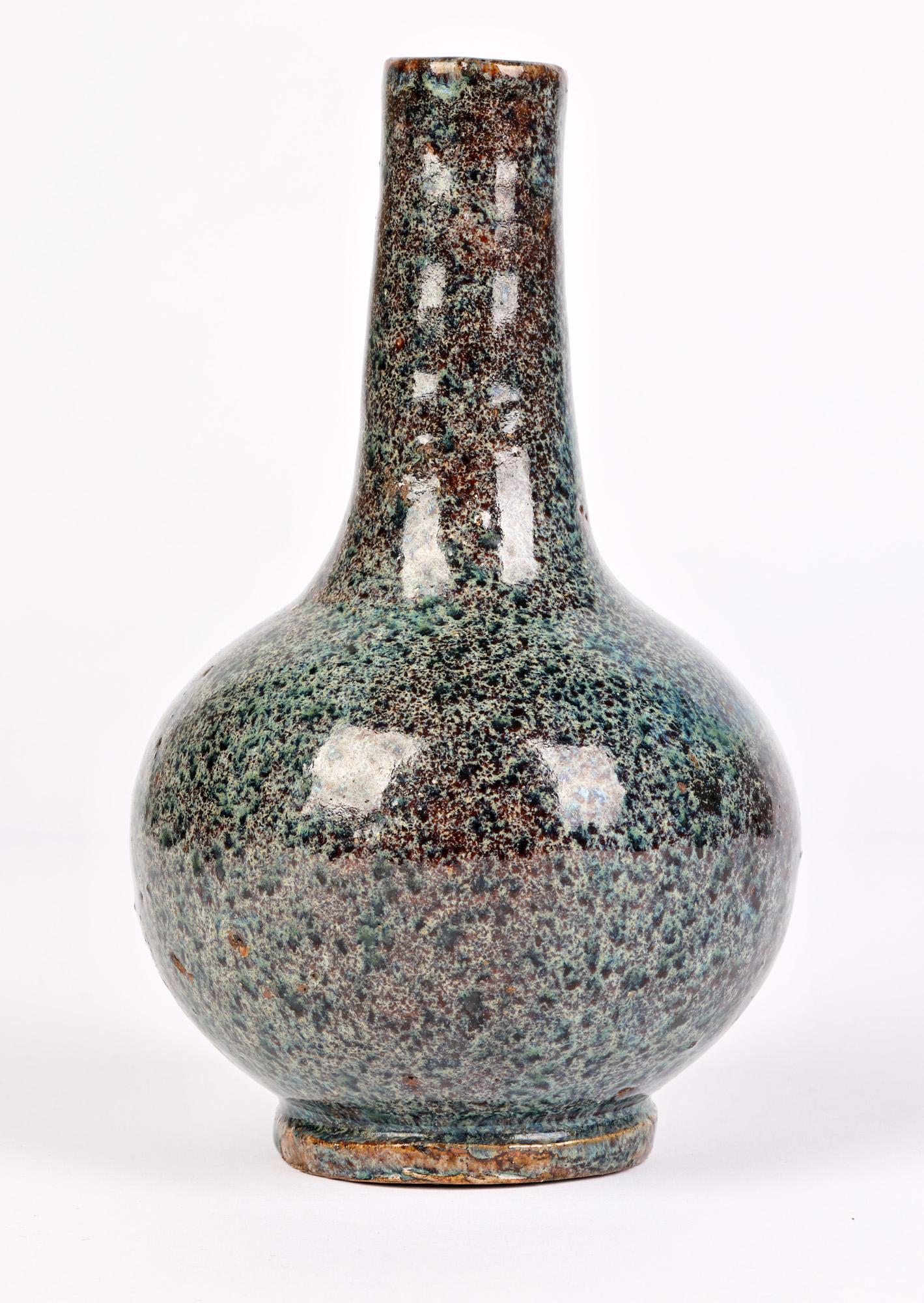 Vase chinois en forme de bouteille en forme d'oignon émaillé à la moucheté en vente 2