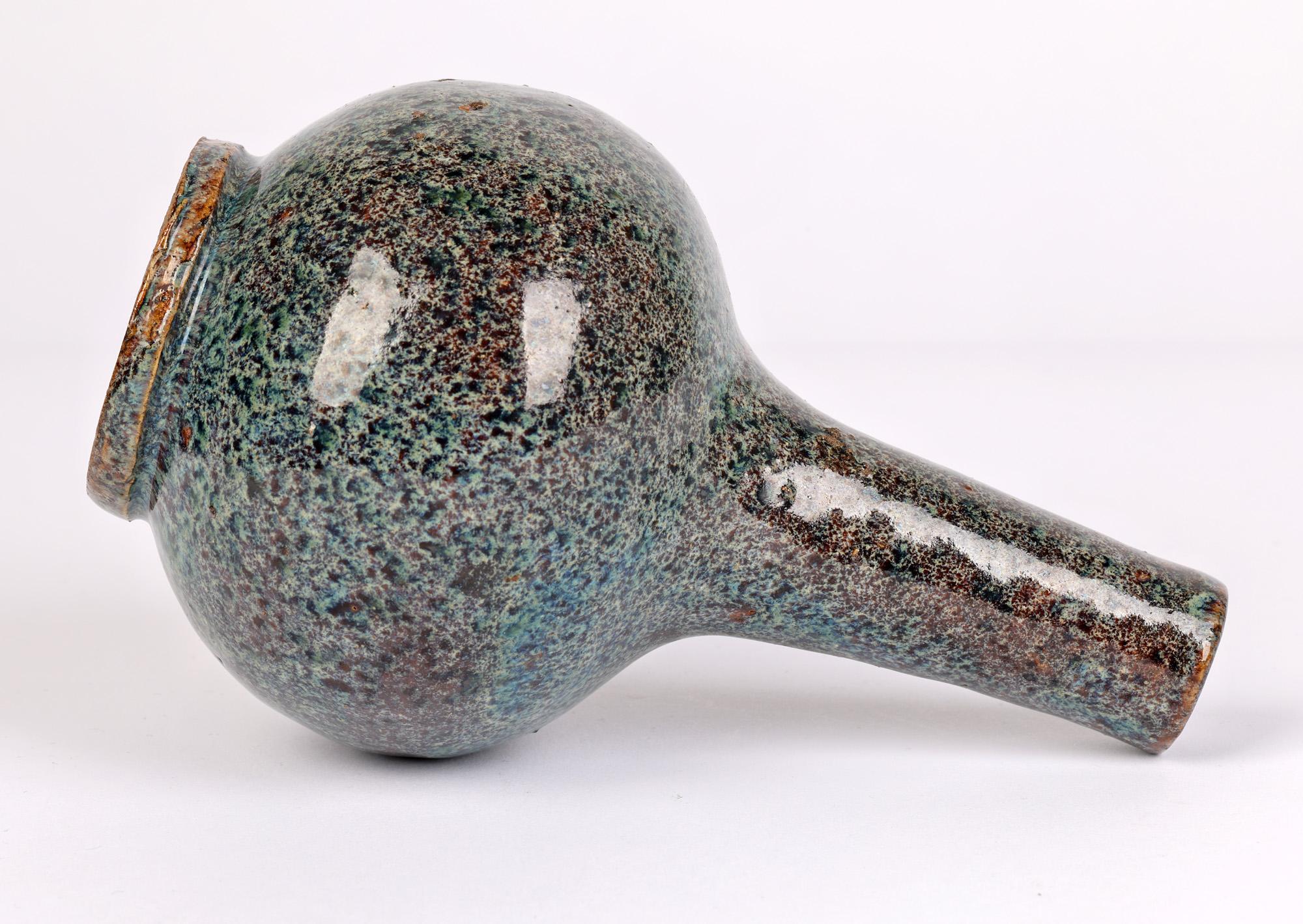 Vase chinois en forme de bouteille en forme d'oignon émaillé à la moucheté en vente 1