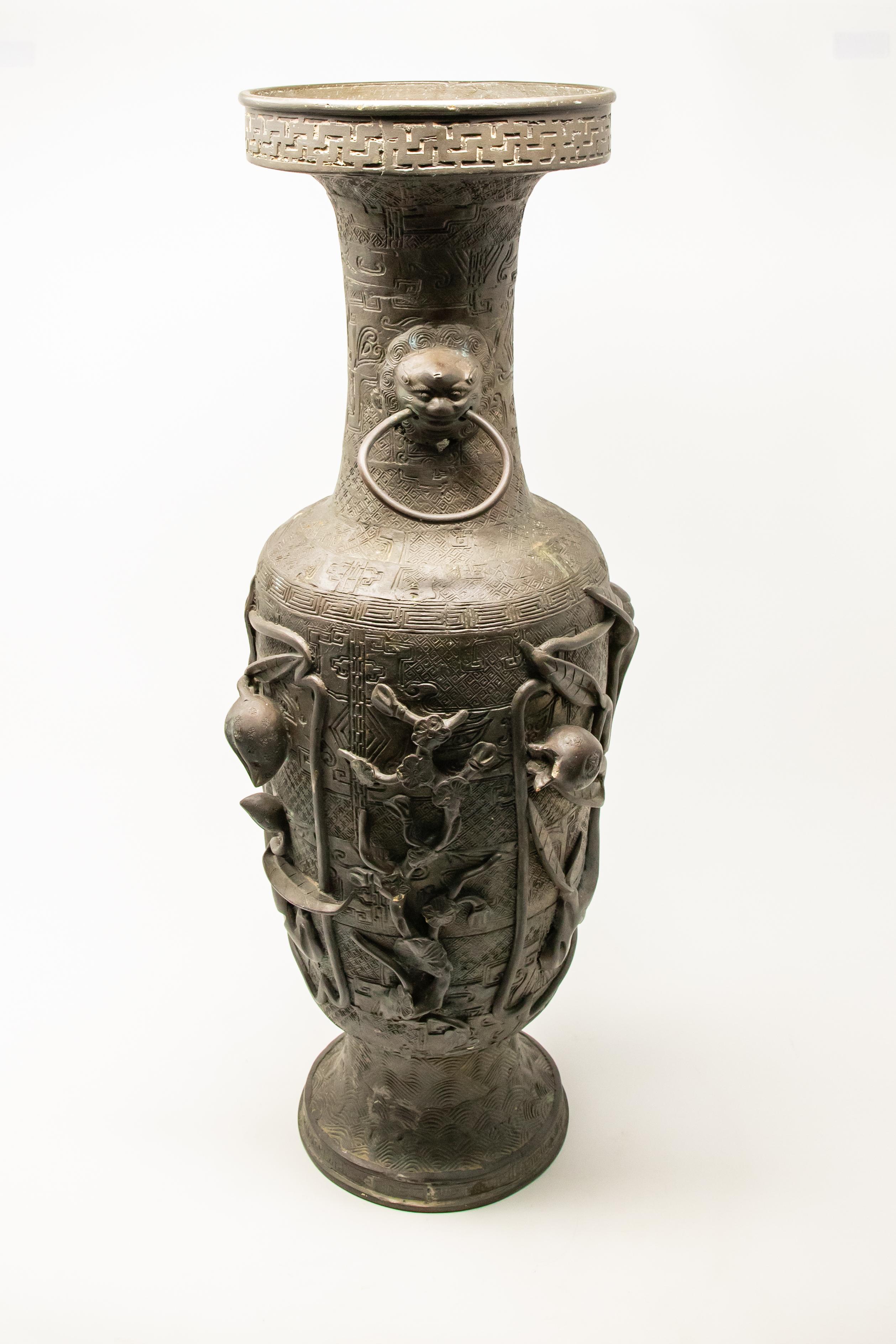 Offering this stunning Chinese spelter vase. Having geometrical patterns all-over, and raised floral and foliate detail.