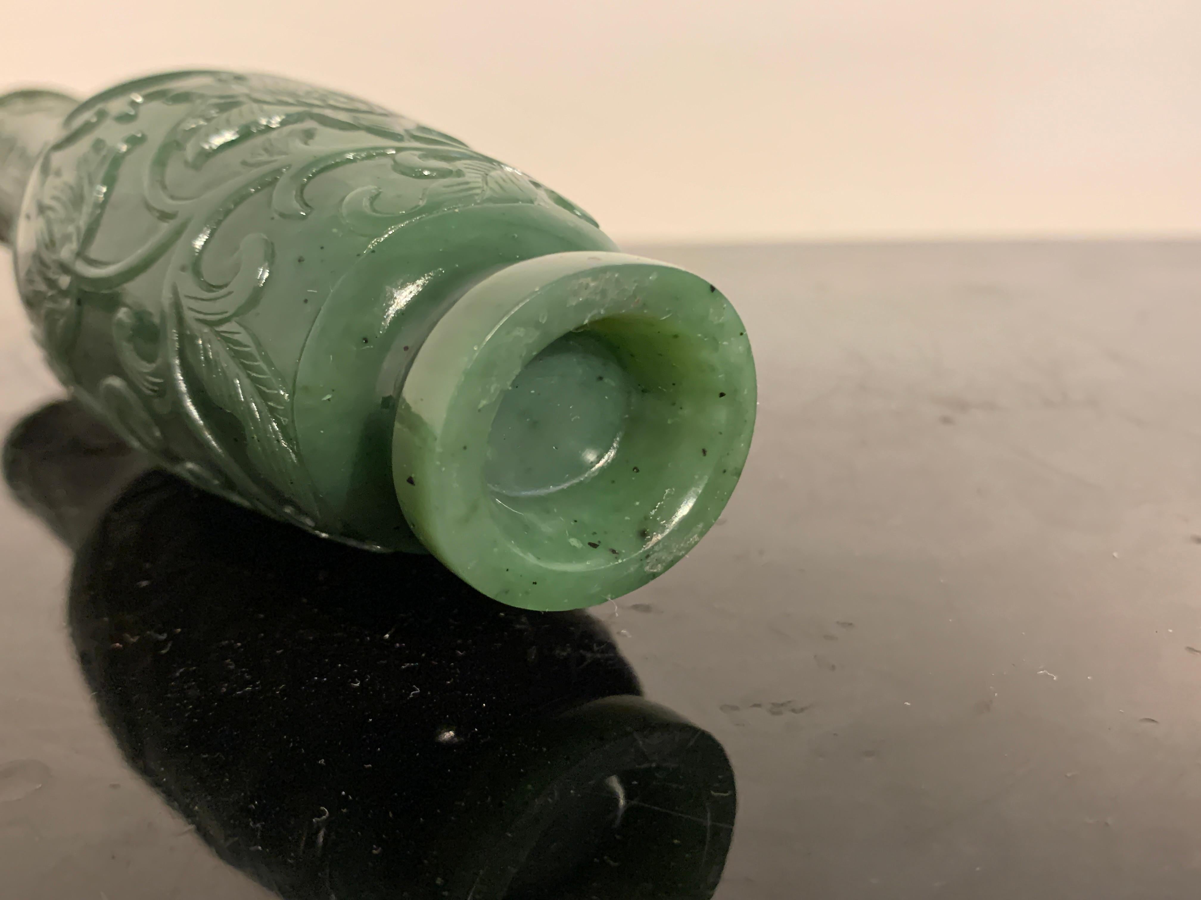 Chinese Spinach Green Jade Incense Tool Vase, Qing Dynasty, 18th/19th Century For Sale 8