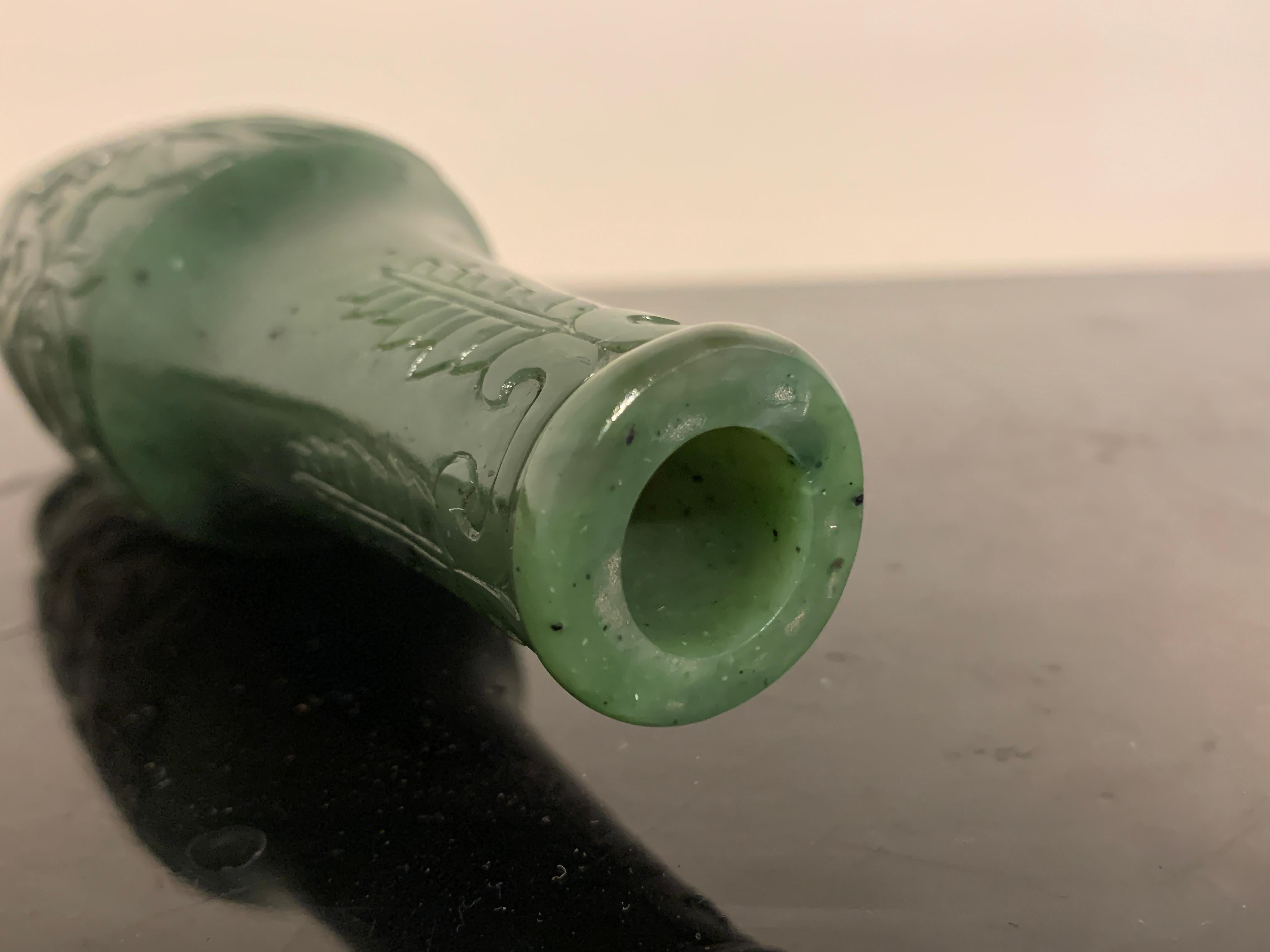 Chinese Spinach Green Jade Incense Tool Vase, Qing Dynasty, 18th/19th Century For Sale 9