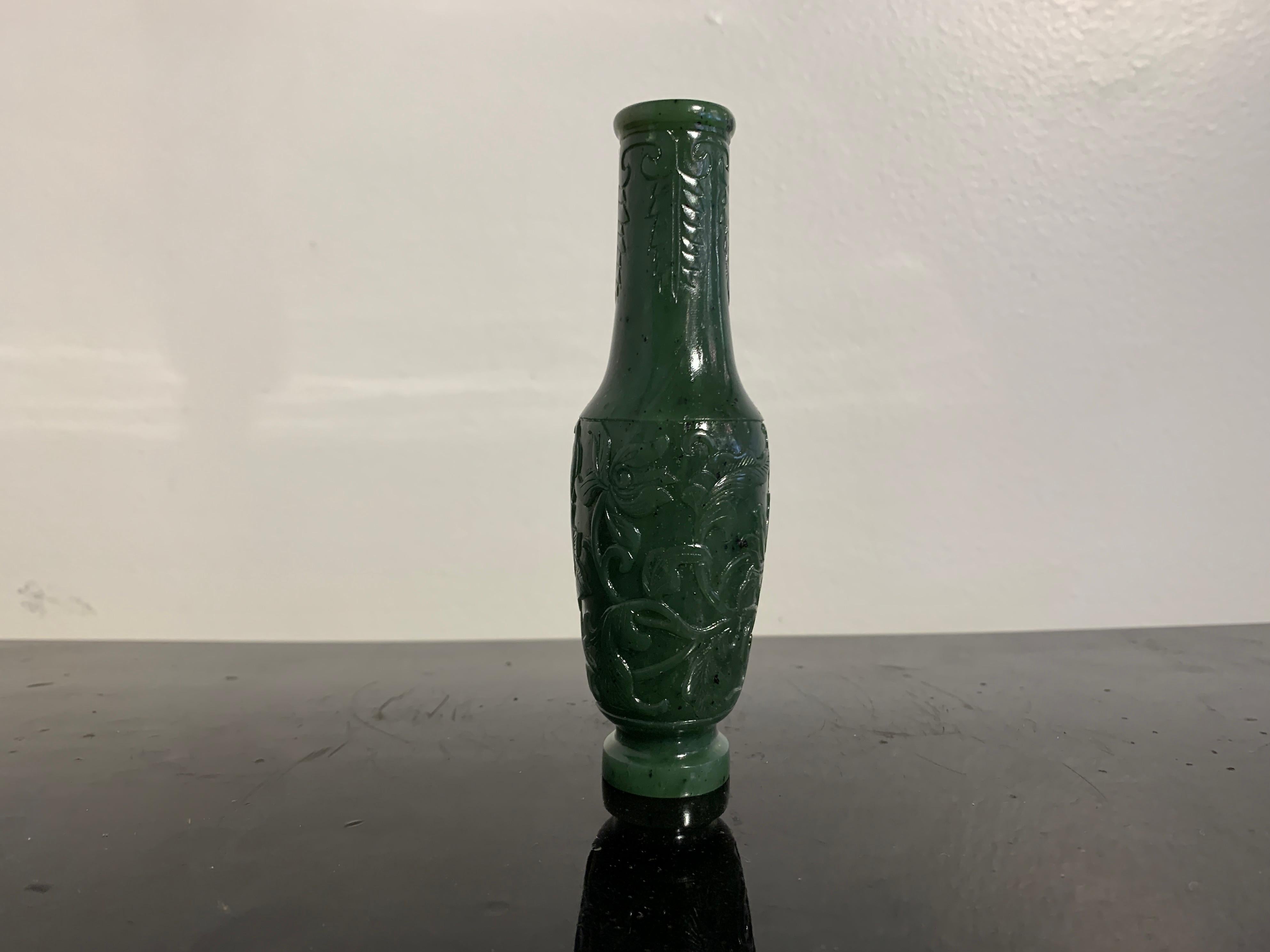 Chinese Spinach Green Jade Incense Tool Vase, Qing Dynasty, 18th/19th Century For Sale 2