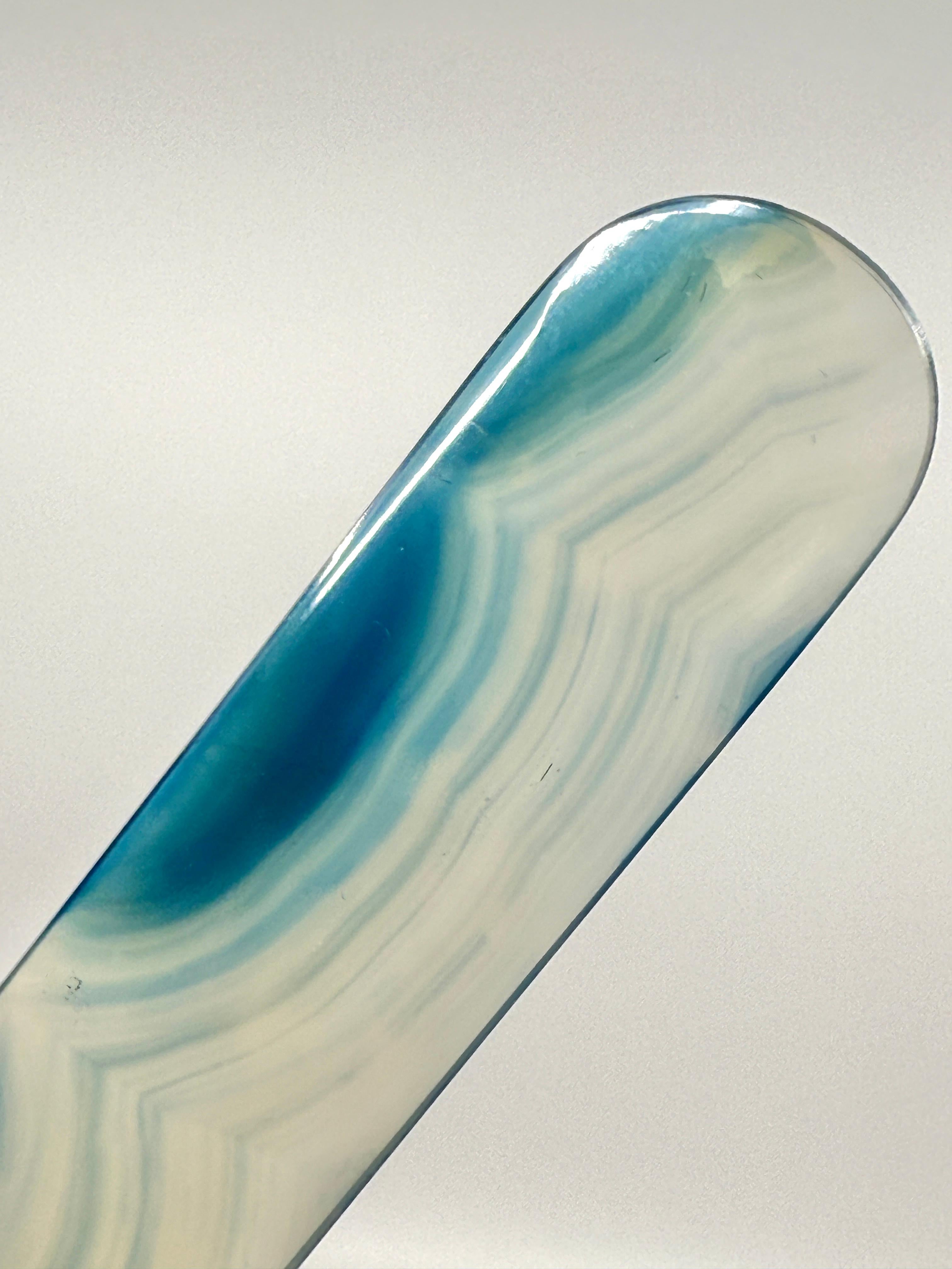 Chinese Spinach Jade and Gold Page Turner with a small Agate Page Turner For Sale 8
